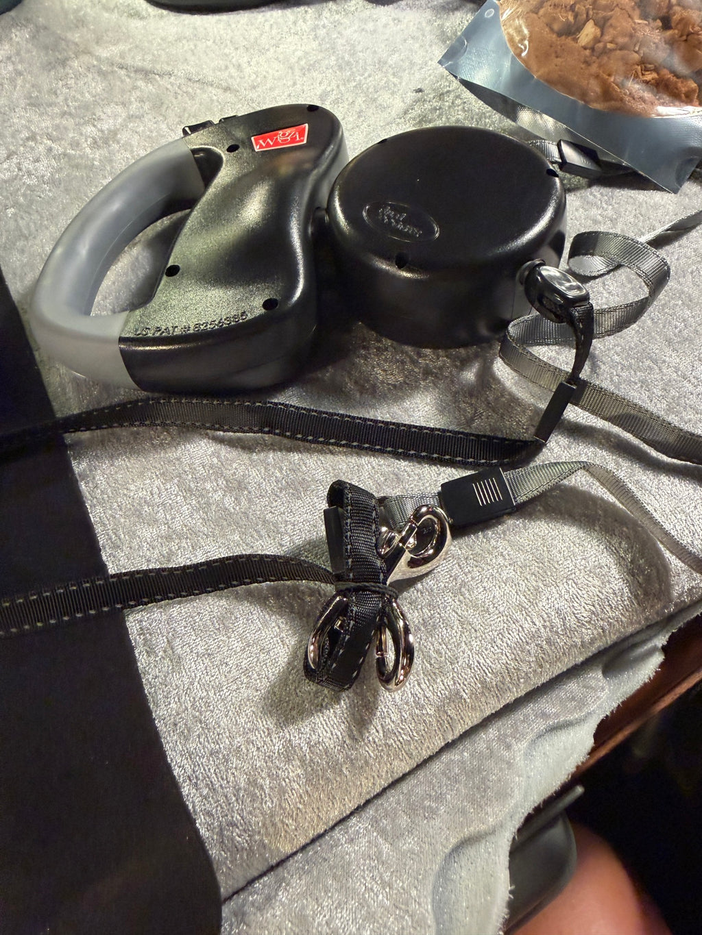 Double Retractable Dog Leash – Dual Two-Dog Leash, Black