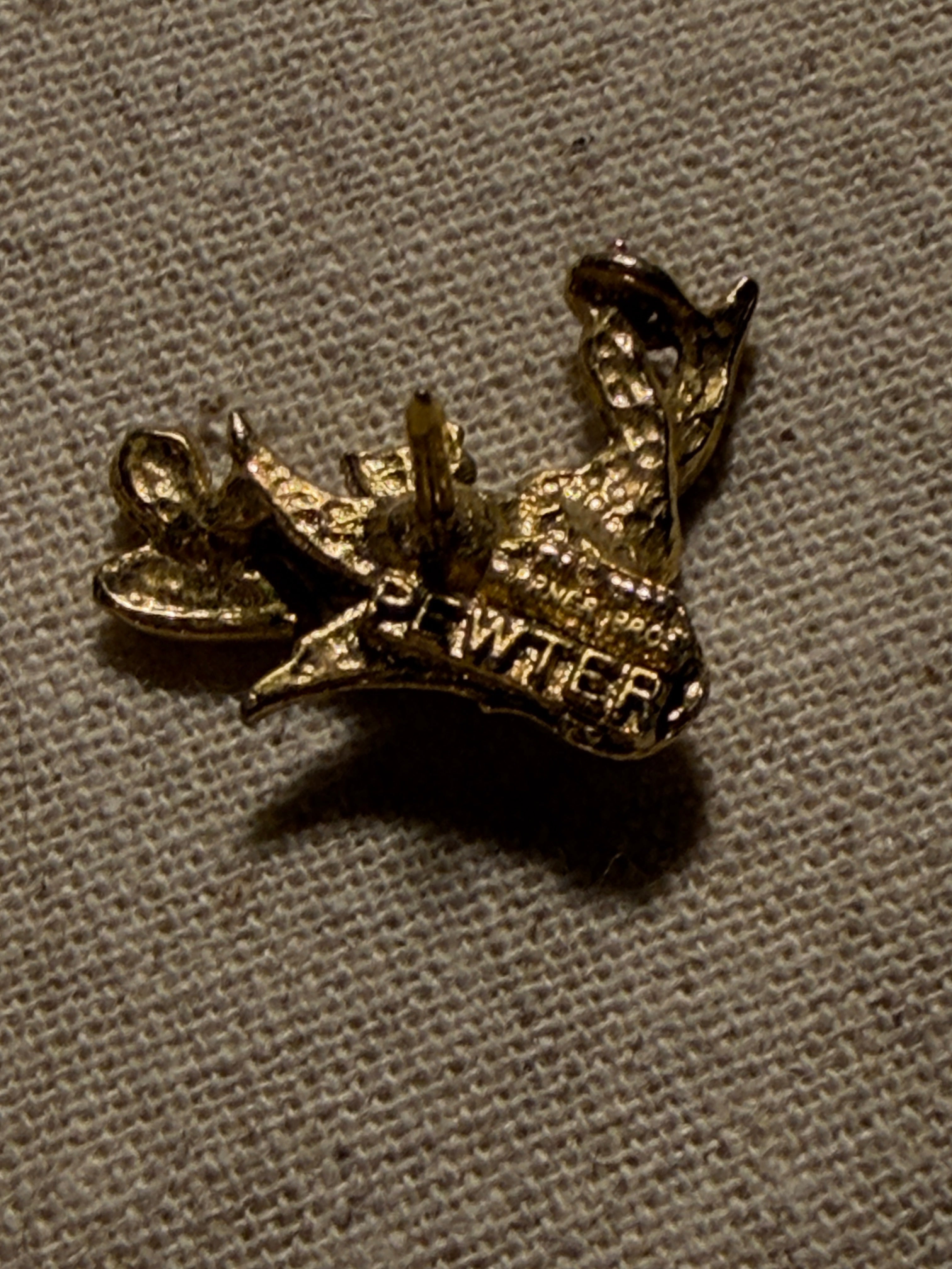 Vintage Warner Bros. Bugs Bunny Pewter Pin – Classic Looney Tunes Collectible