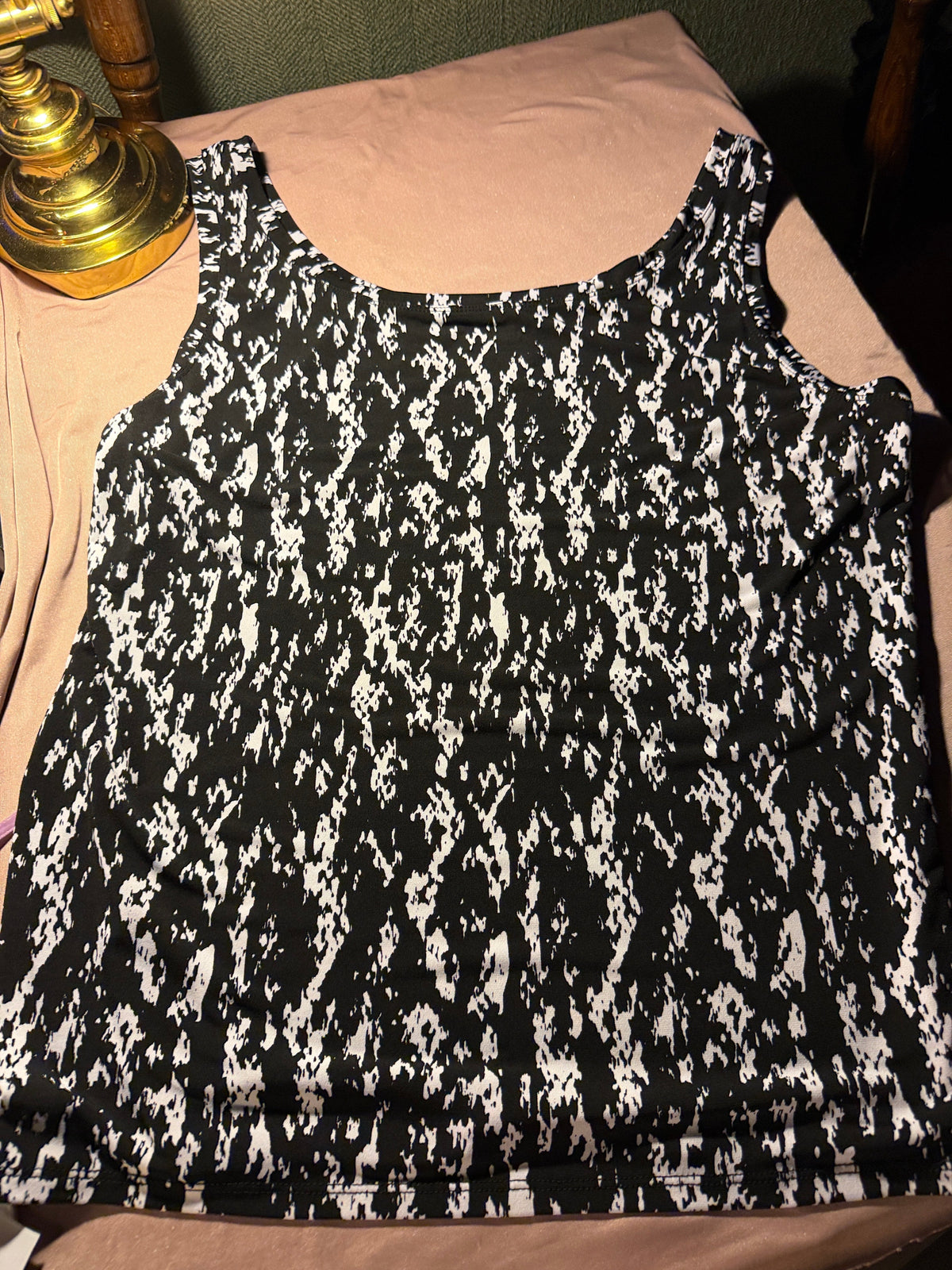 Slim Factor by Investments Black & White Abstract Tank Top – Size L