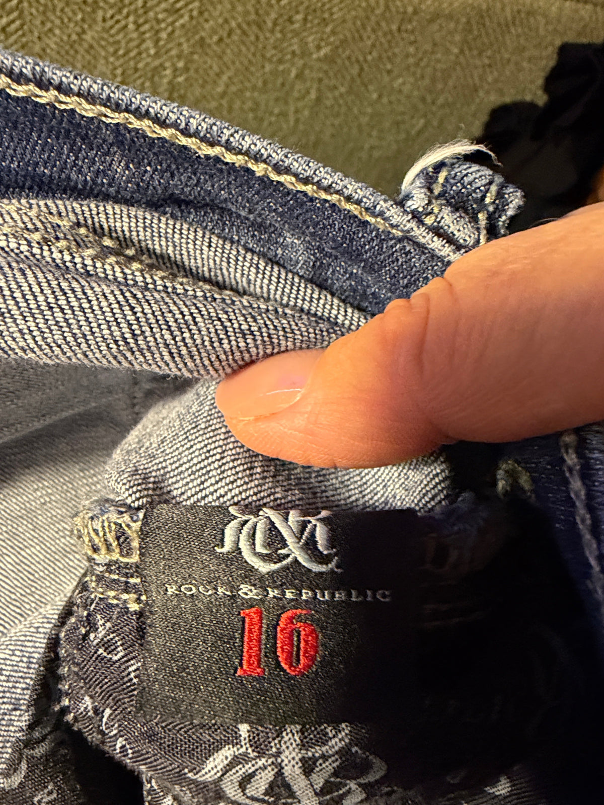 Rock & Republic Embroidered Turtle Jeans – Size 16