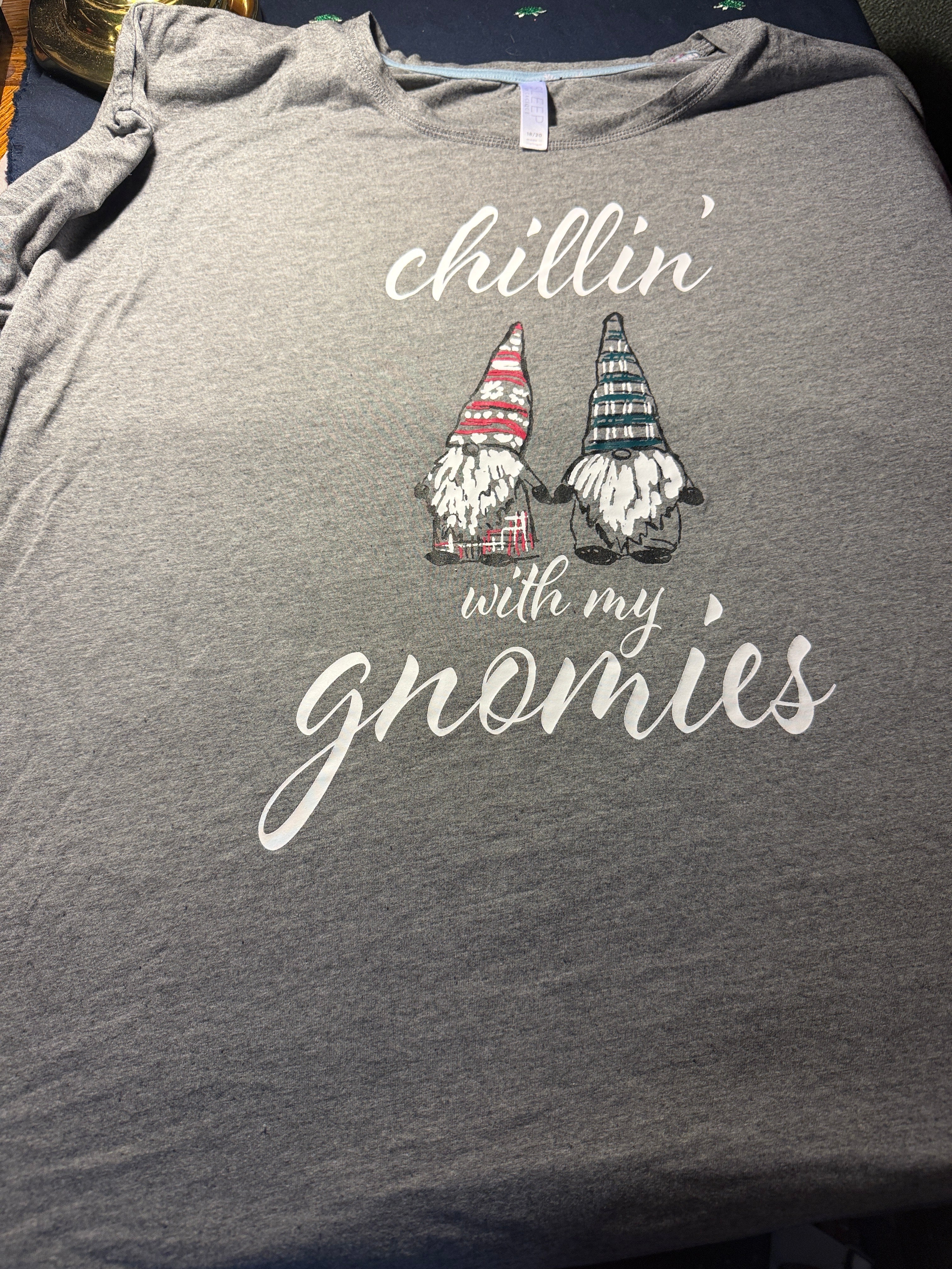 "Chillin' With My Gnomies" Graphic Tee – Sleep by Cacique 18/20 | Heather Gray