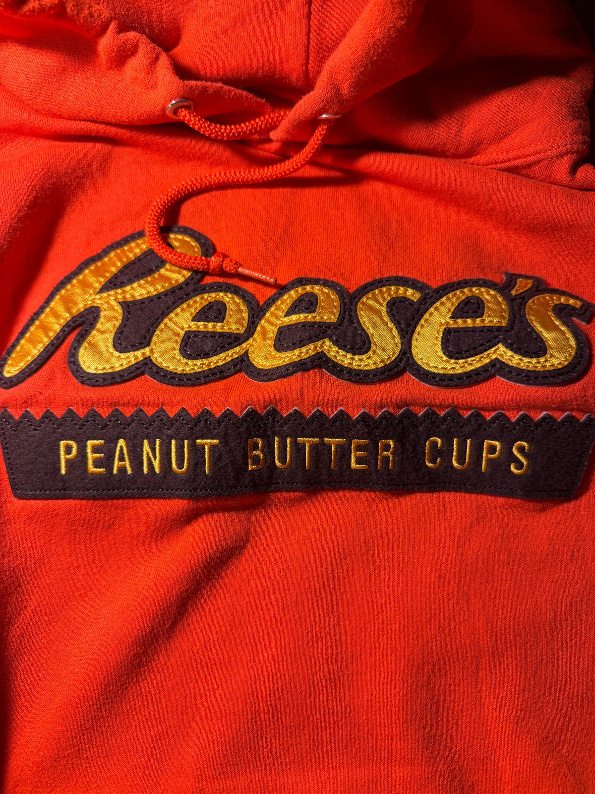 Reese's Peanut Butter Cups Graphic Hoodie – Size Medium