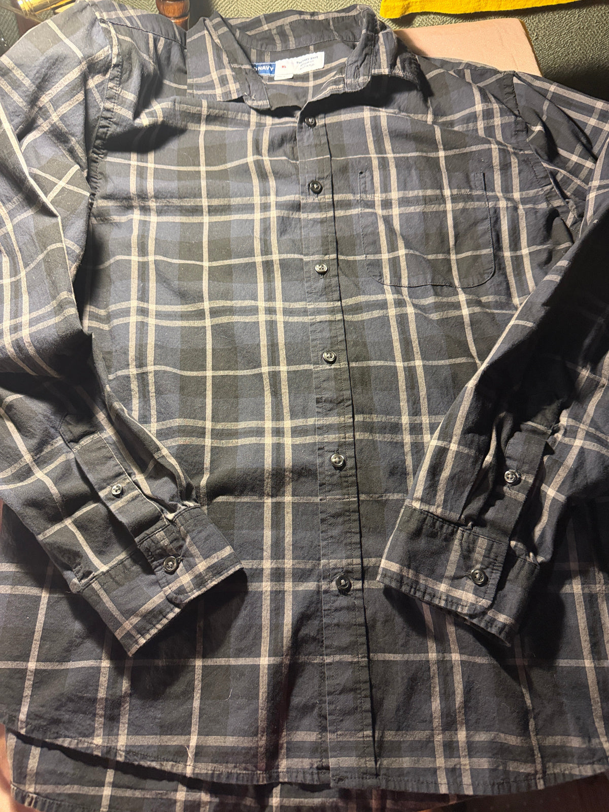 Old Navy Everyday Shirt – Men's XL Plaid Long Sleeve Button-Down