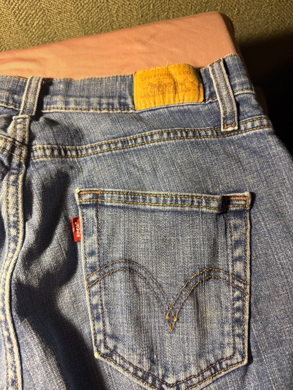 Levi's Bootcut Jeans – Medium Wash (As-Is)
