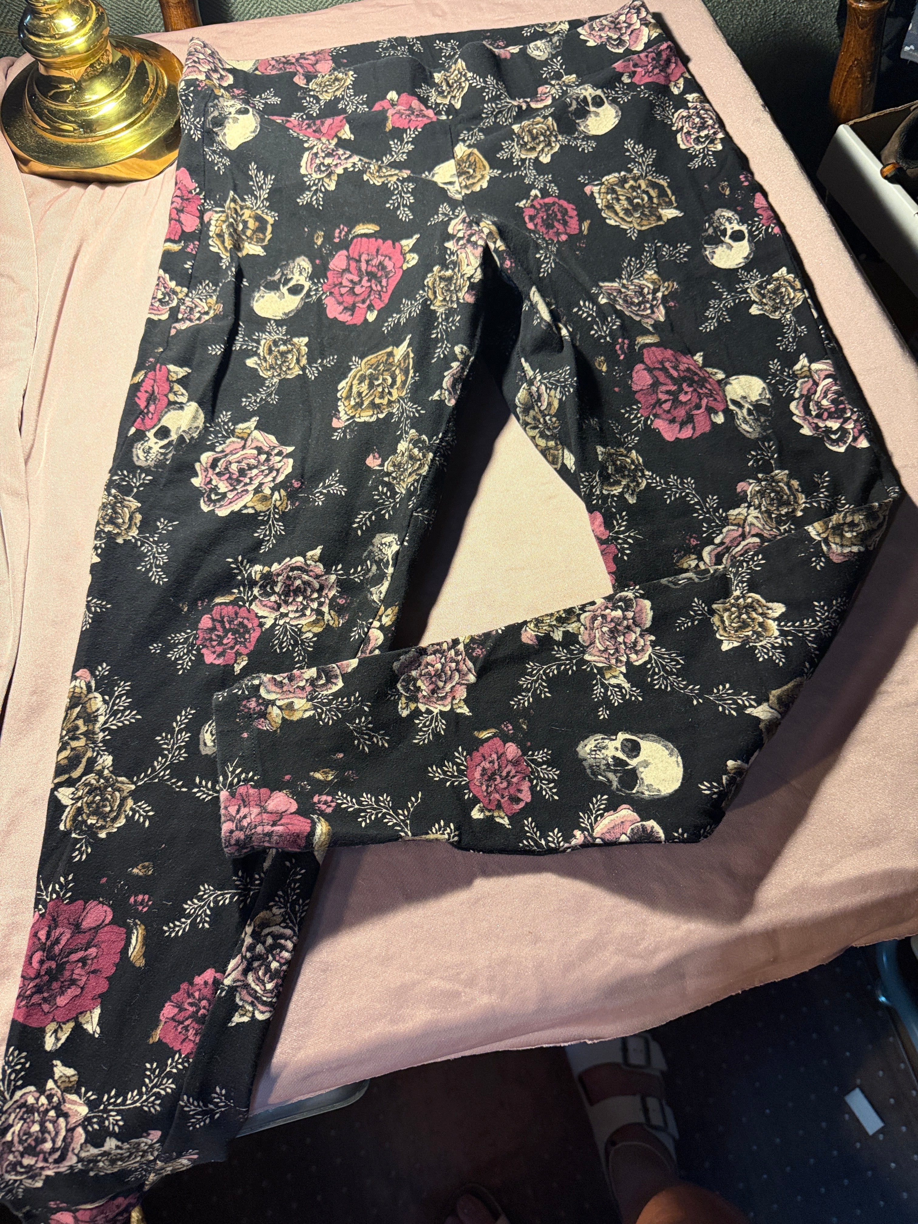 Torrid Skull & Floral Print Leggings – Size 1 (1X)