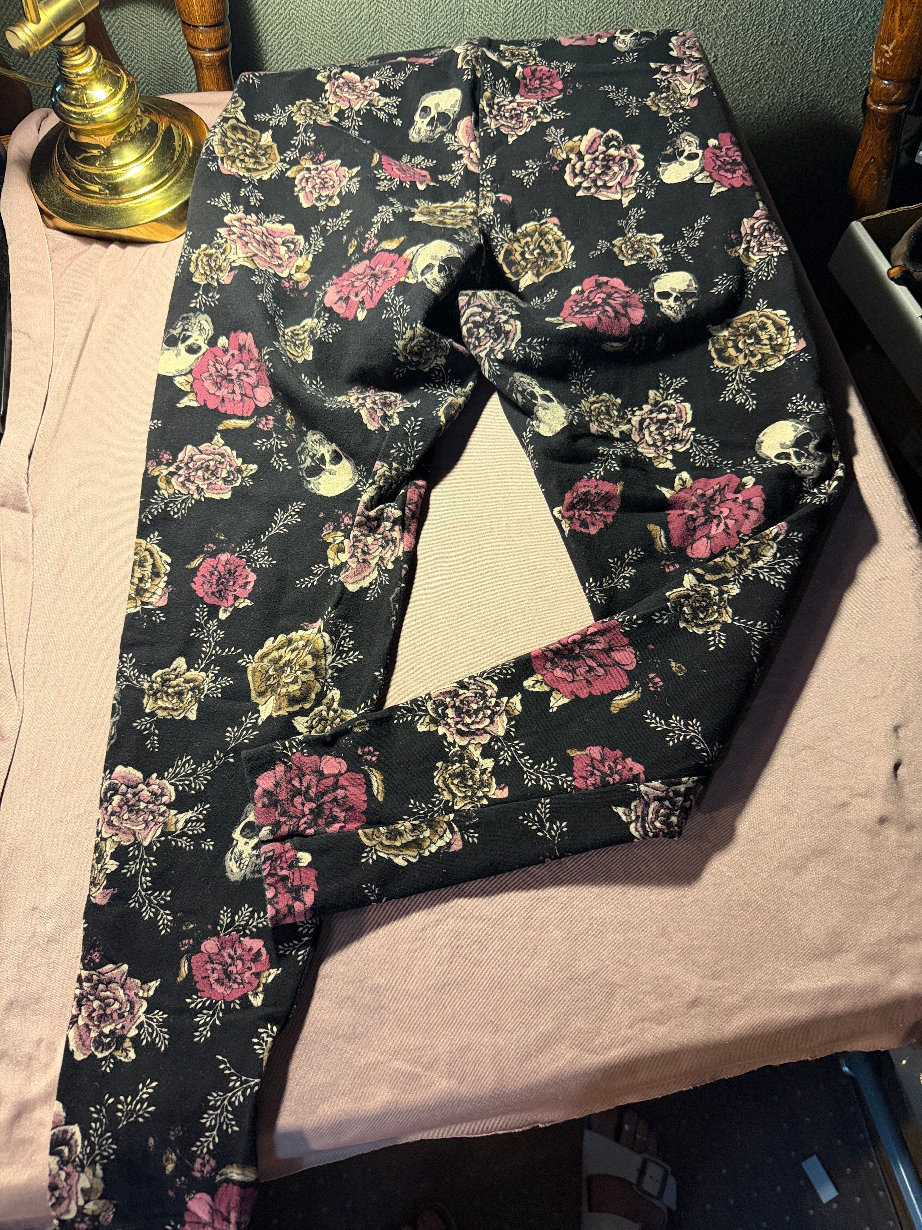 Torrid Skull & Floral Print Leggings – Size 1 (1X)