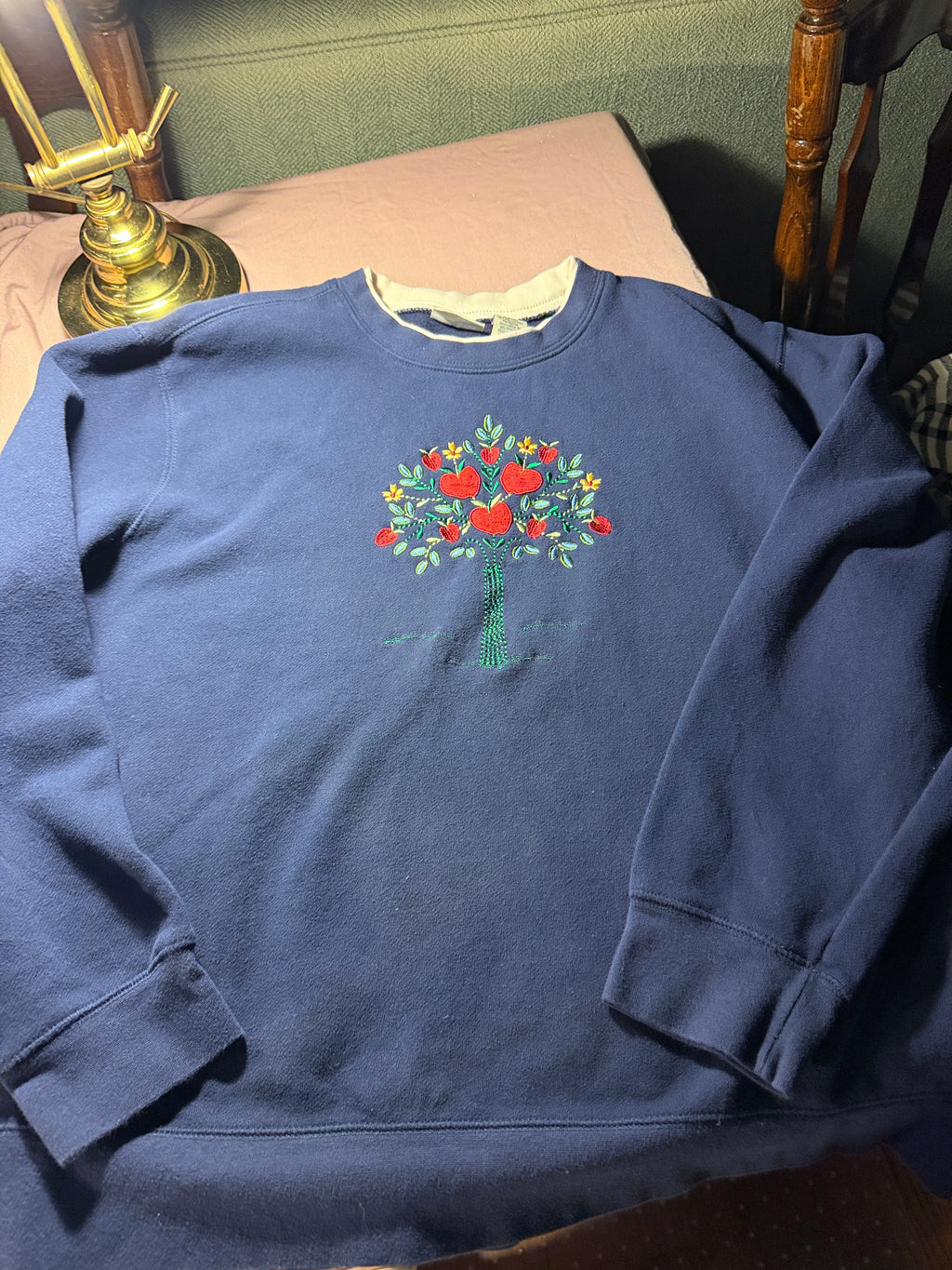Classic Elements Embroidered Apple Tree Sweatshirt – Size XL