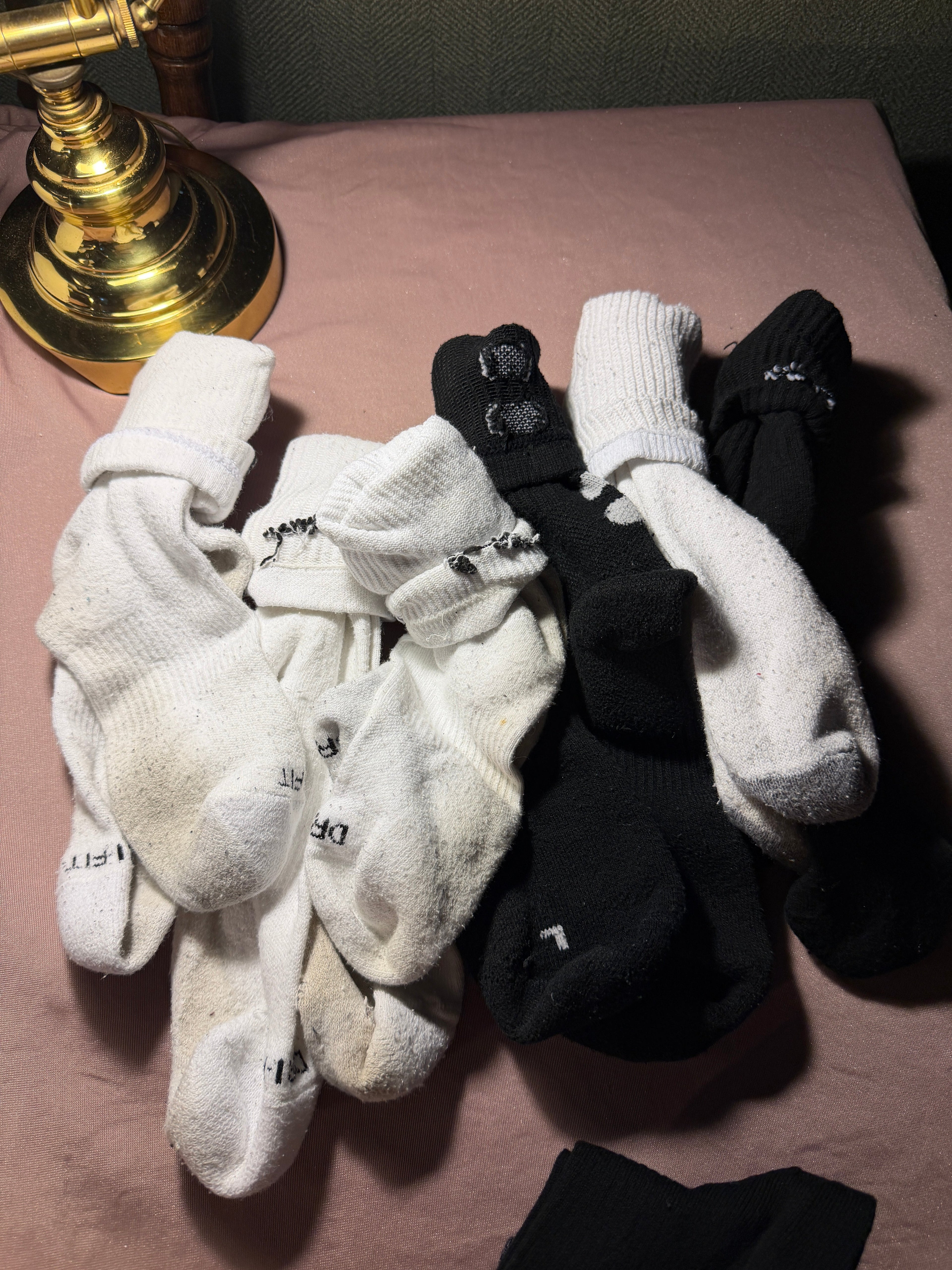 Preloved Nike & Athletic Crew Socks Bundle – Mixed Lot (Size Large)