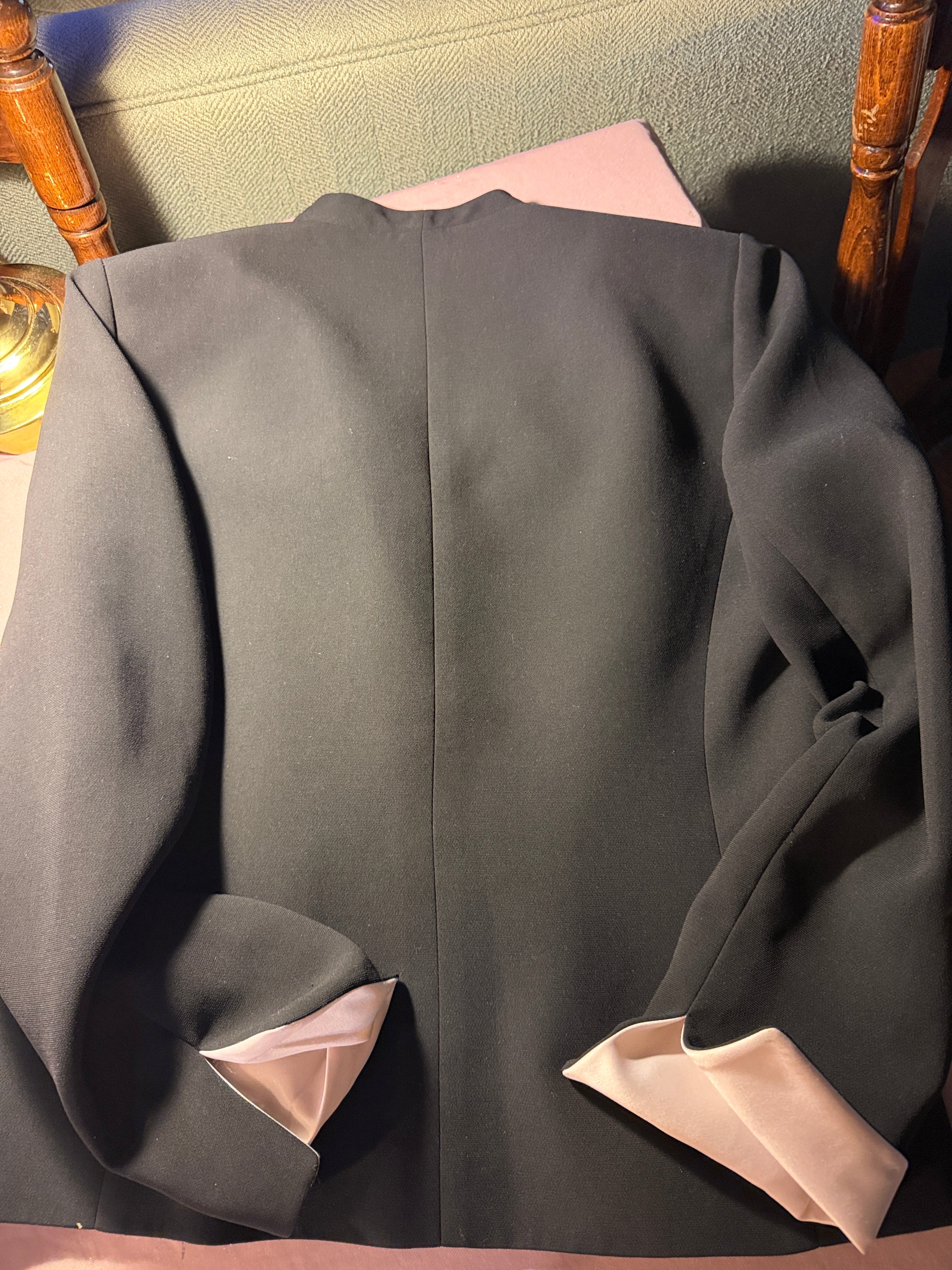 Jones Wear Suit Blazer – Black with Ivory Trim, Size 6