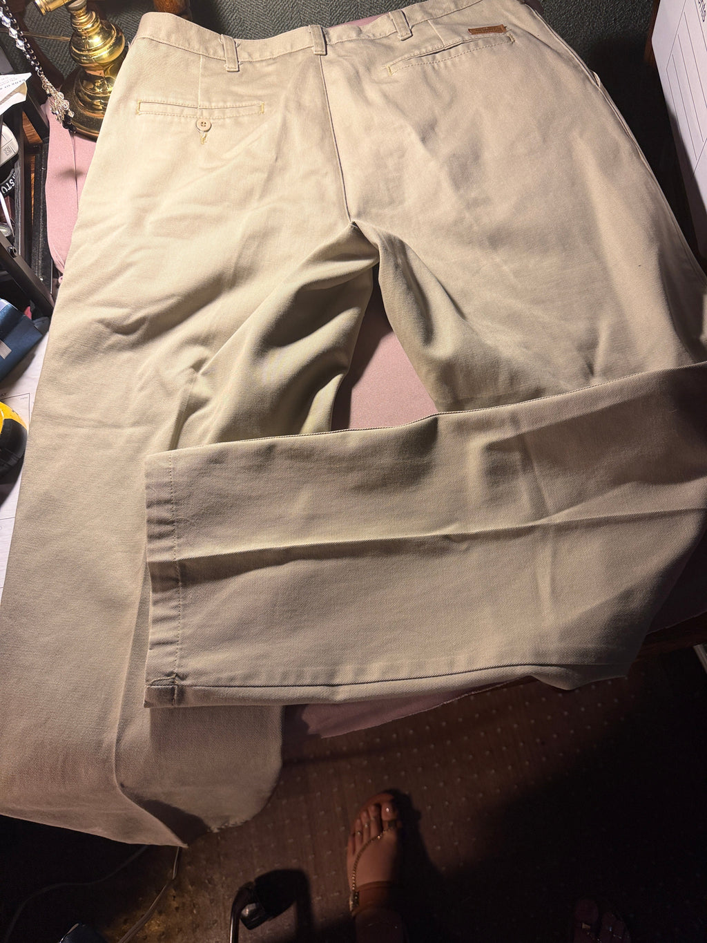 Wrangler Riata Pleated Khaki Pants – 34x32