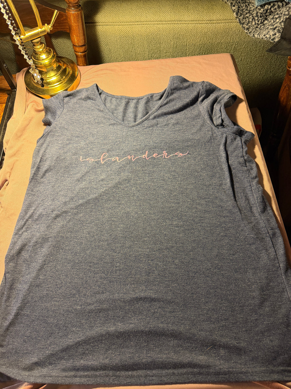 Islanders Script V-Neck Tee – Size L