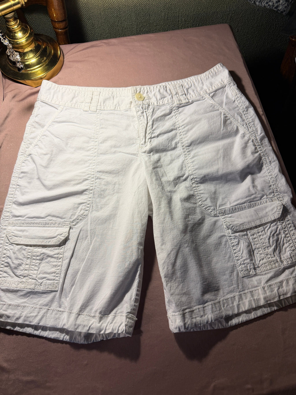 Ann Taylor LOFT White Cargo Shorts – Size 8