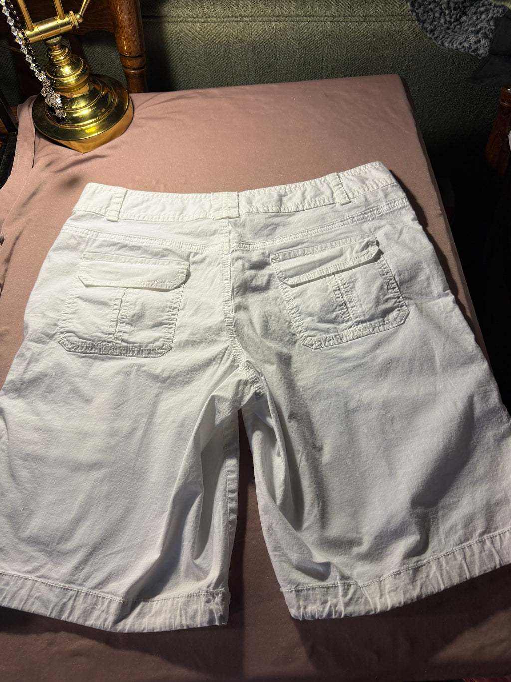 Ann Taylor LOFT White Cargo Shorts – Size 8