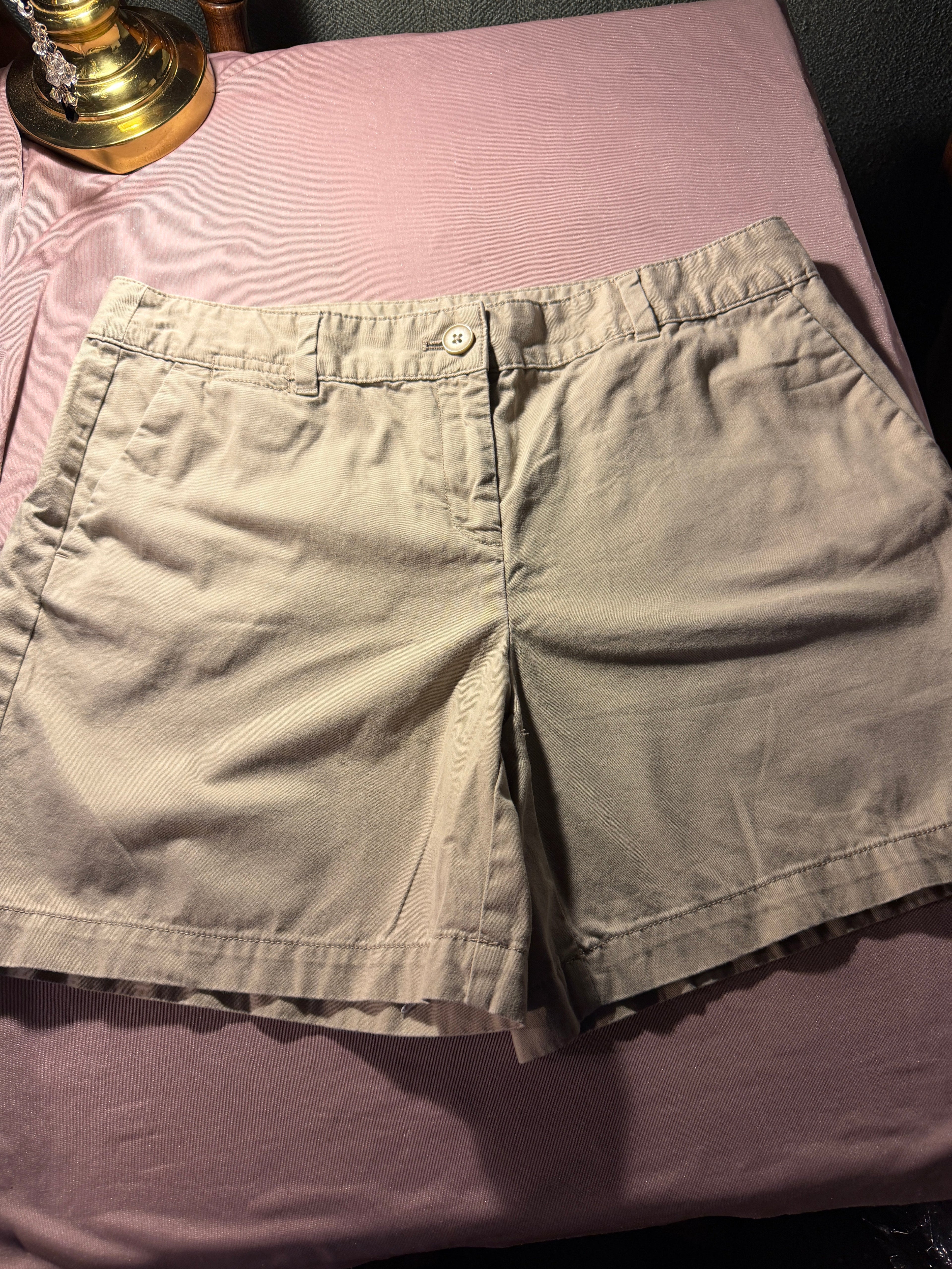 Ann Taylor LOFT Khaki Chino Shorts – Size 10