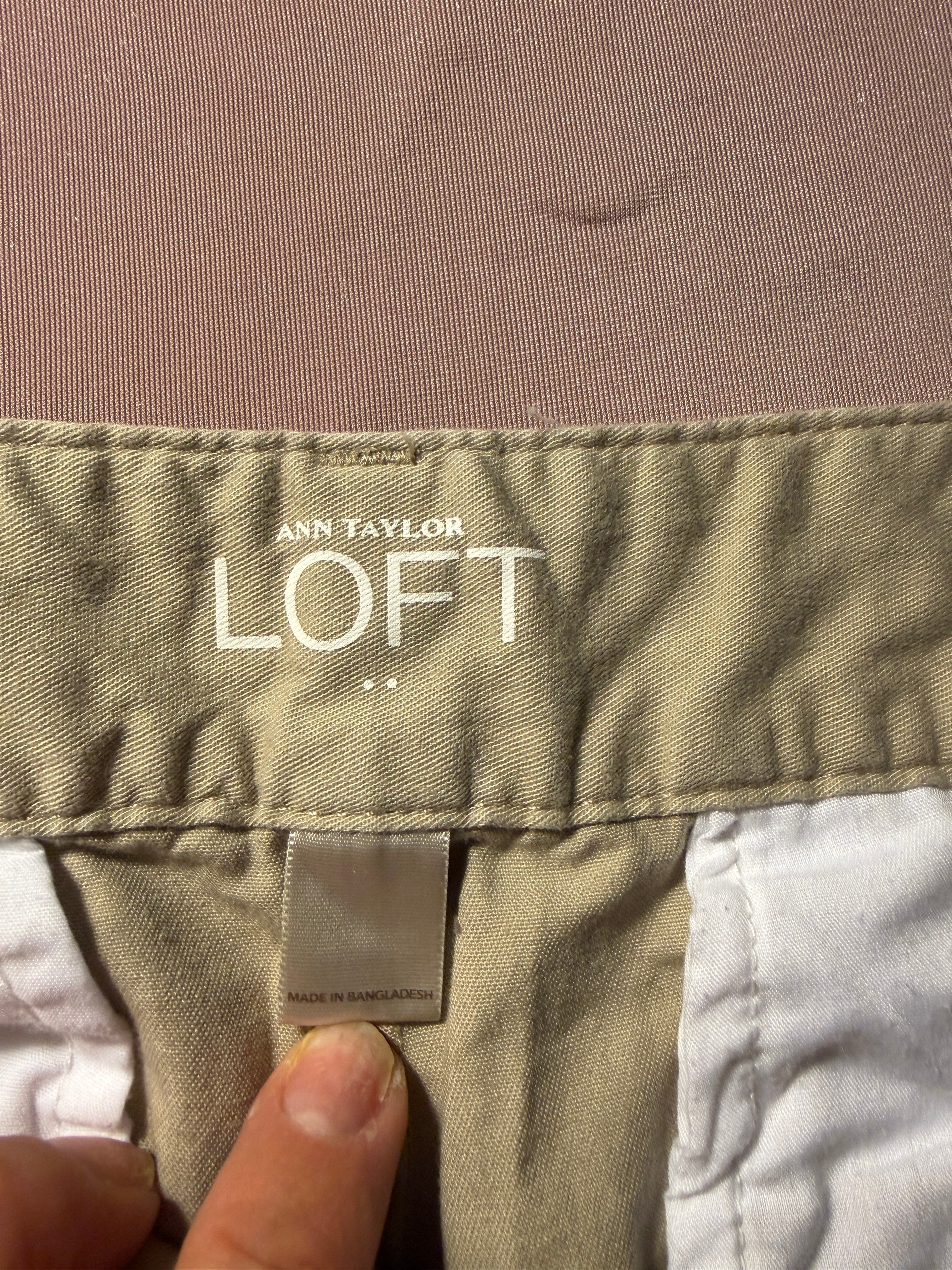 Ann Taylor LOFT Khaki Chino Shorts – Size 10
