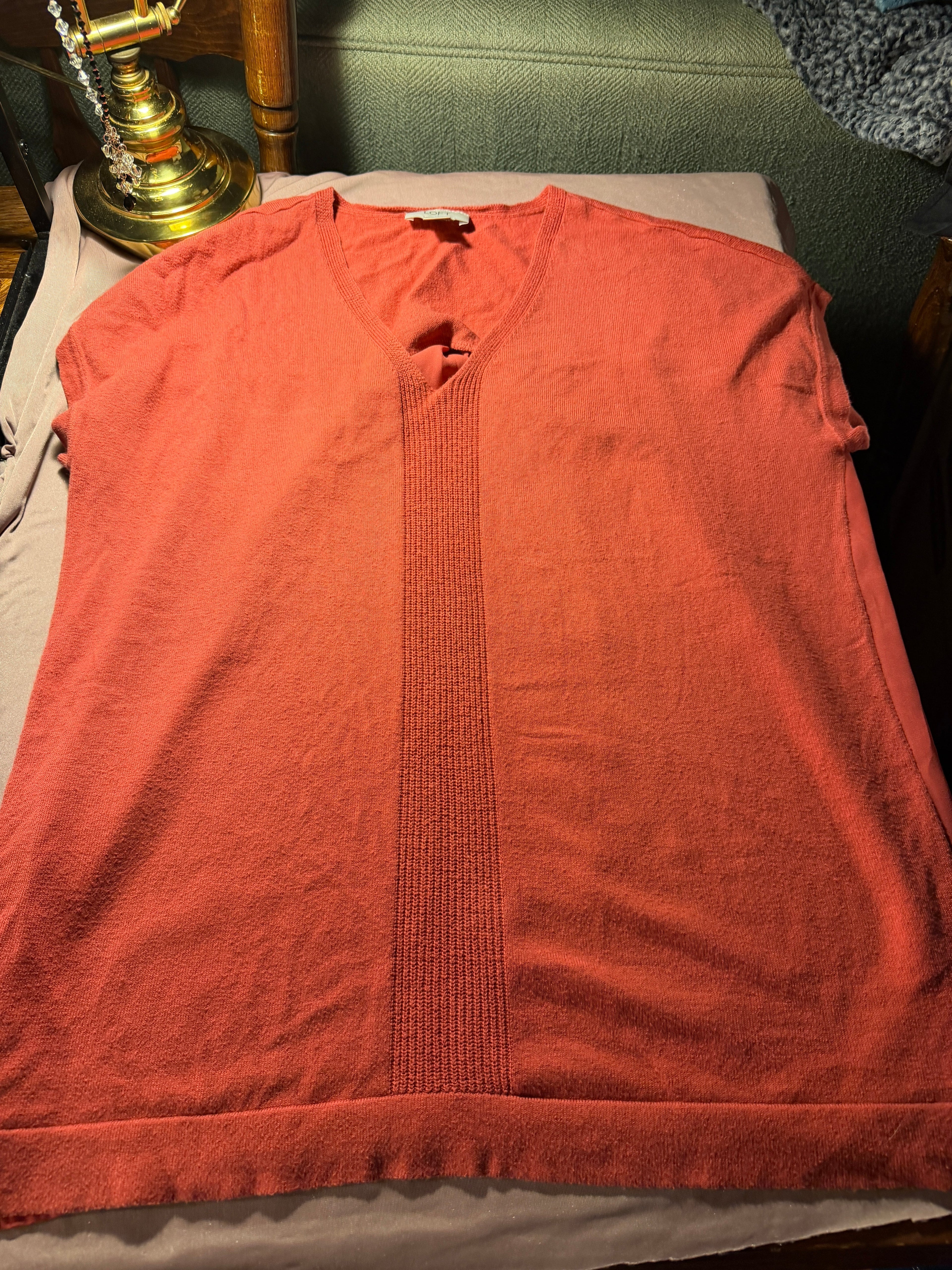 Ann Taylor LOFT Coral V-Neck Knit Top - Size M