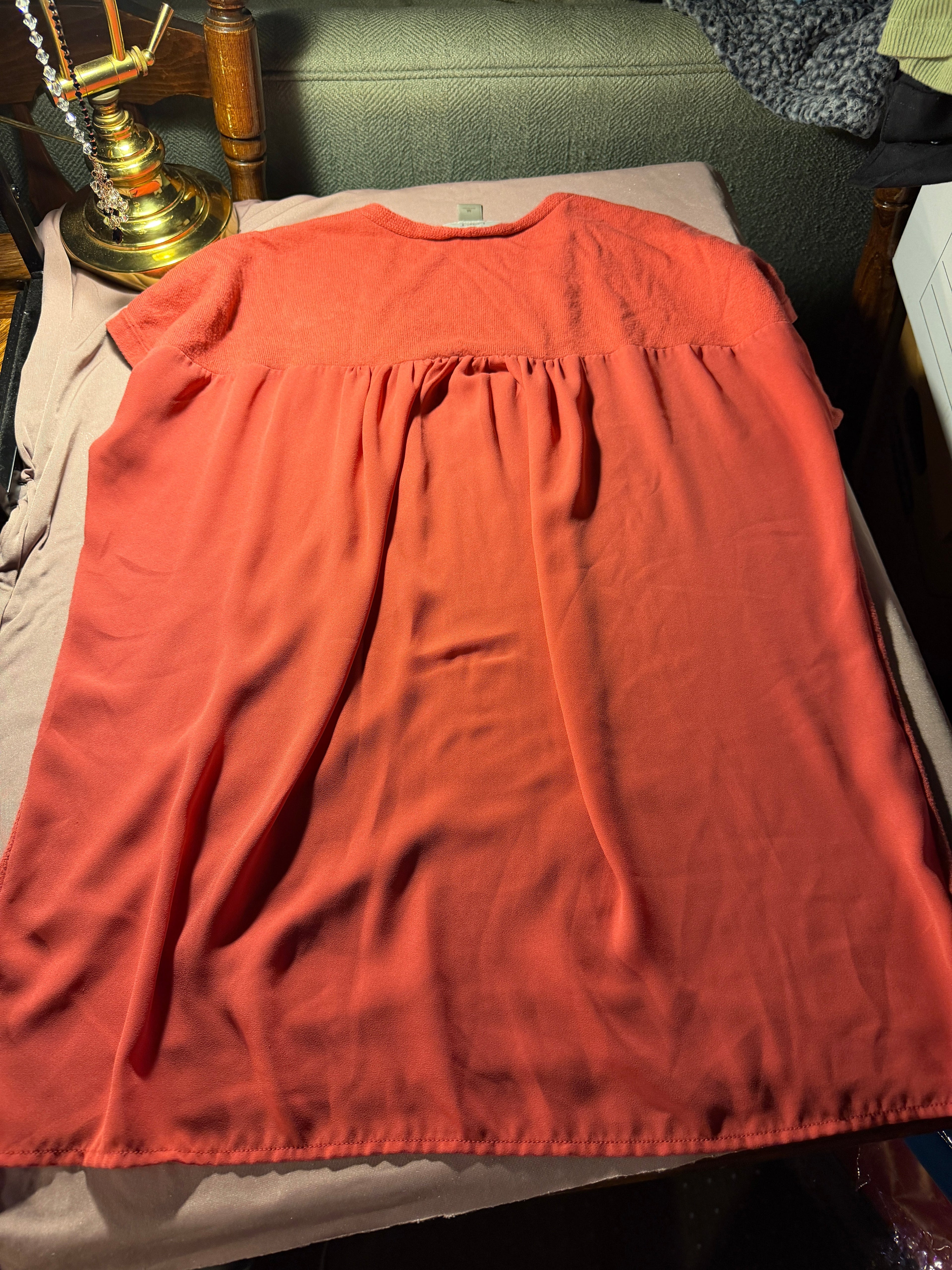 Ann Taylor LOFT Coral V-Neck Knit Top - Size M