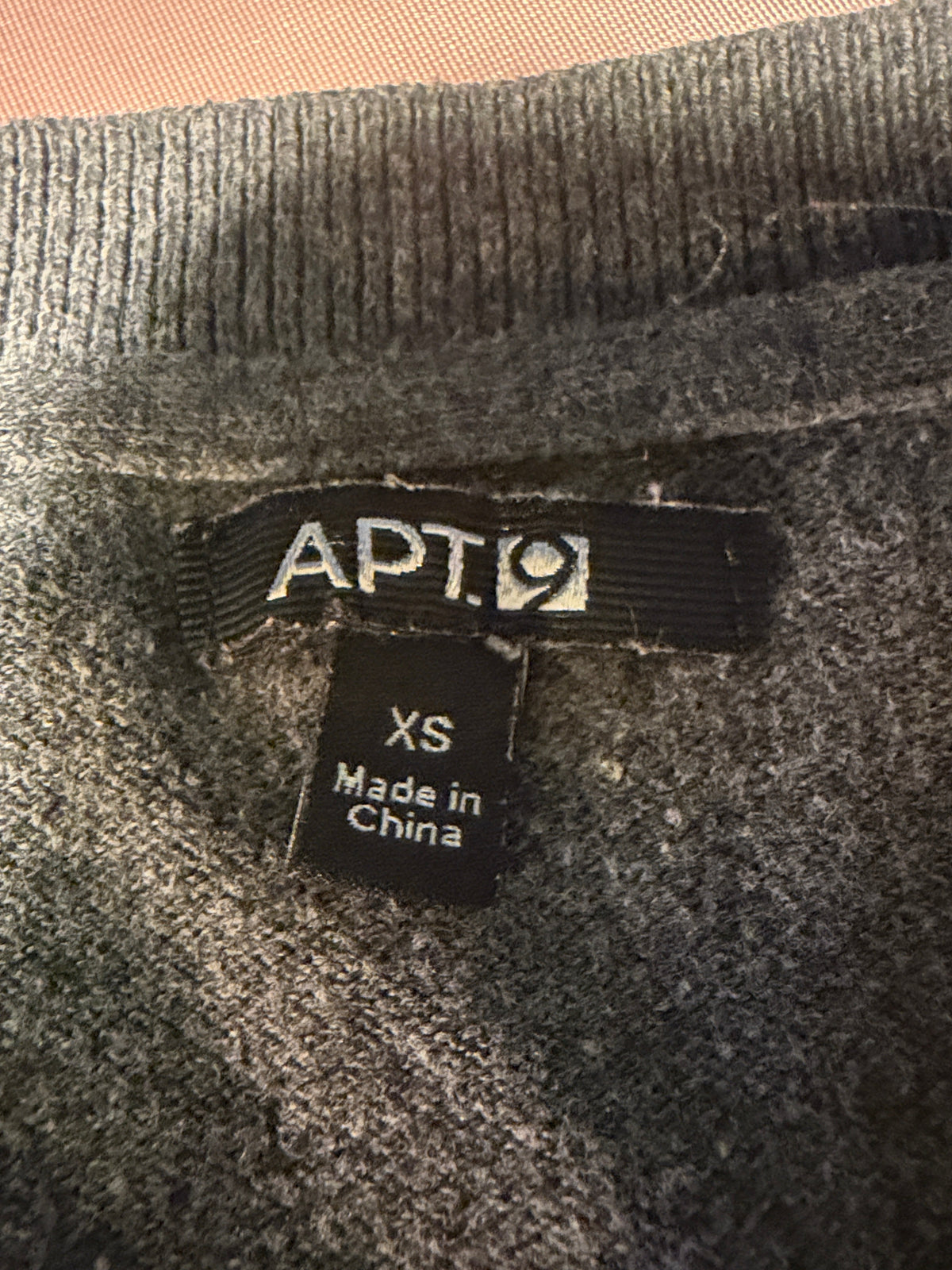 Apt. 9 Gray V-Neck Sweater – Size XS