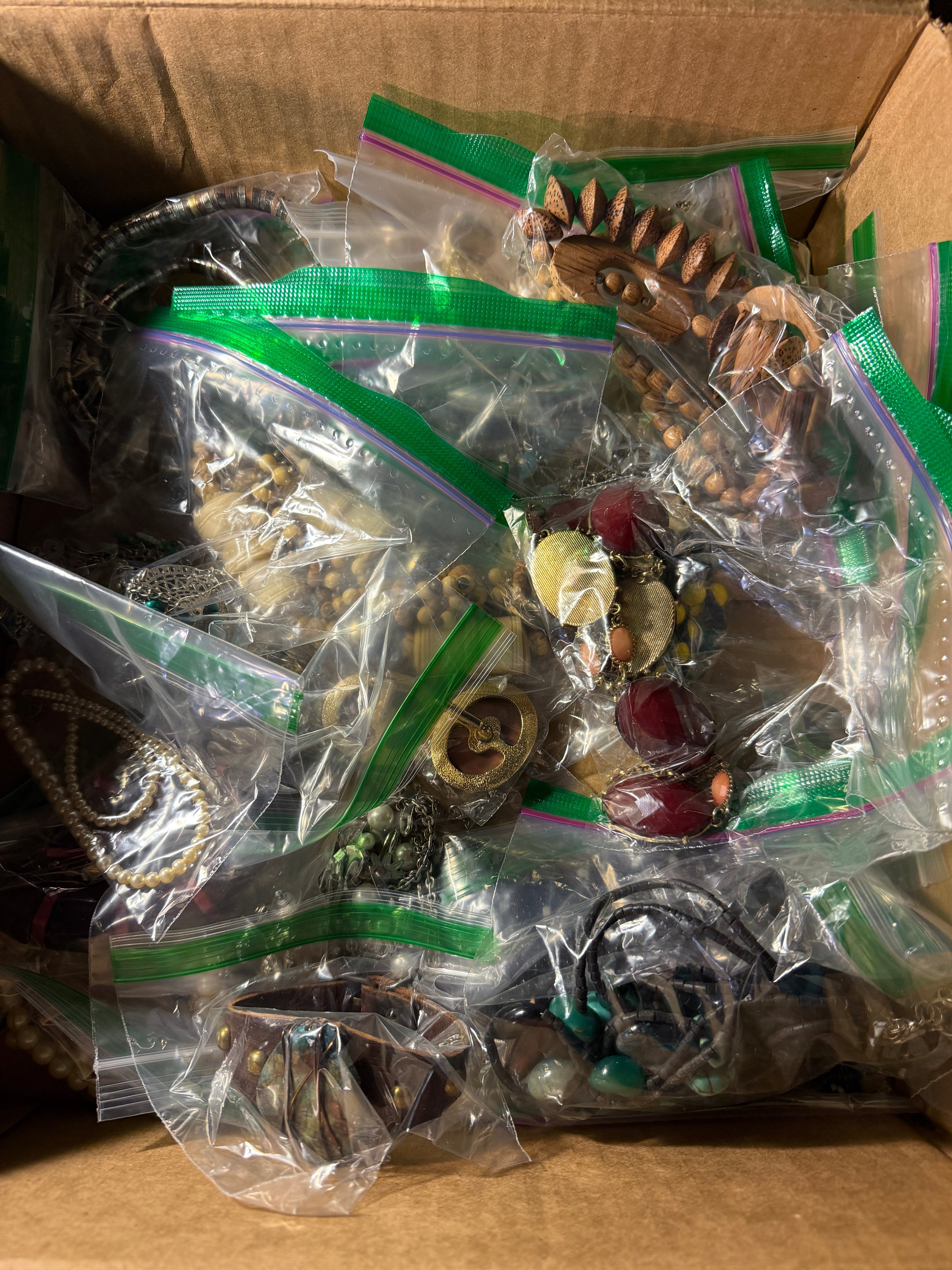 Mystery Jewelry Lot – Necklaces, Bracelets & More (30 Pieces)