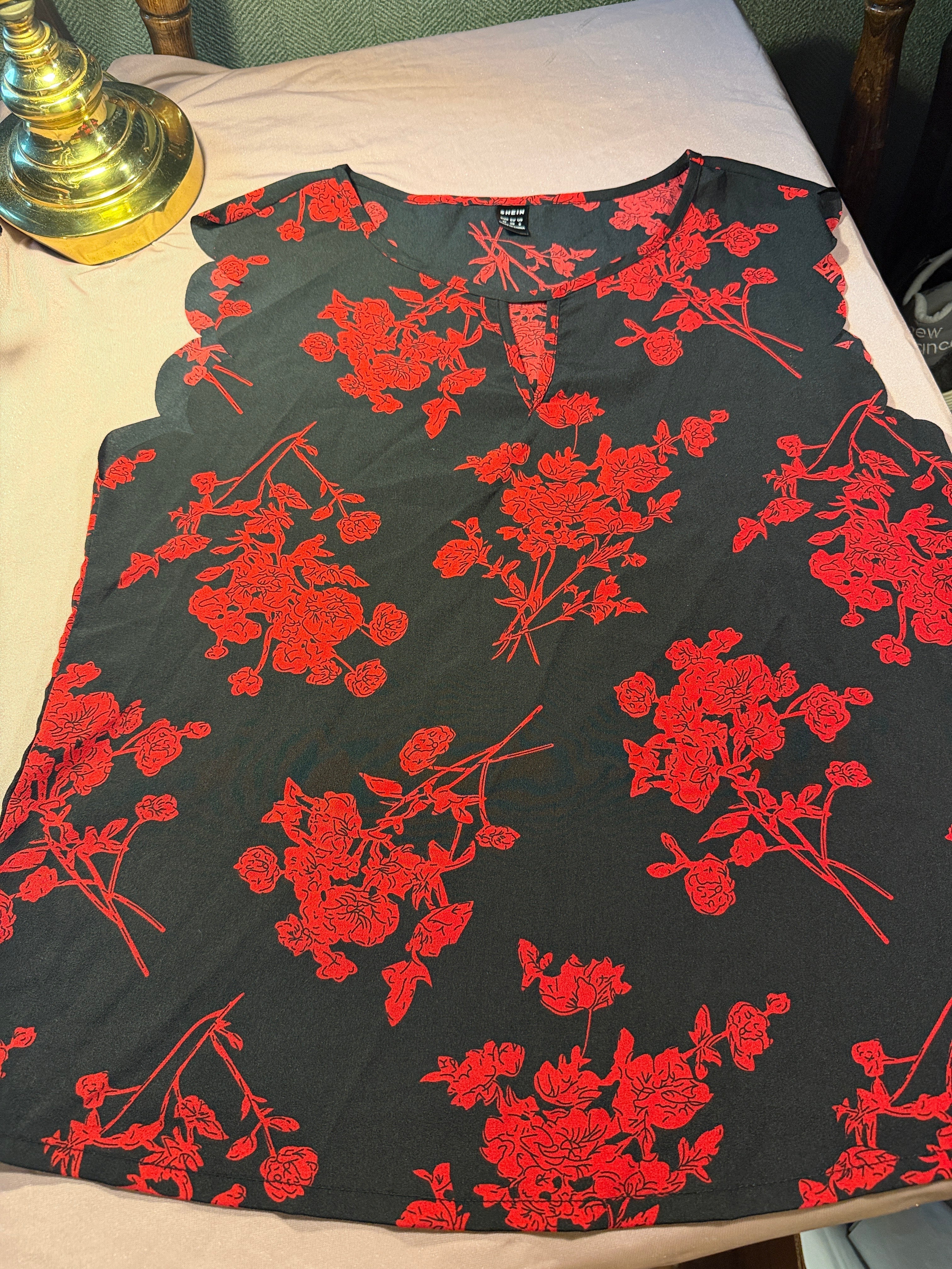 SHEIN Black & Red Floral Scallop-Hem Blouse – Size M