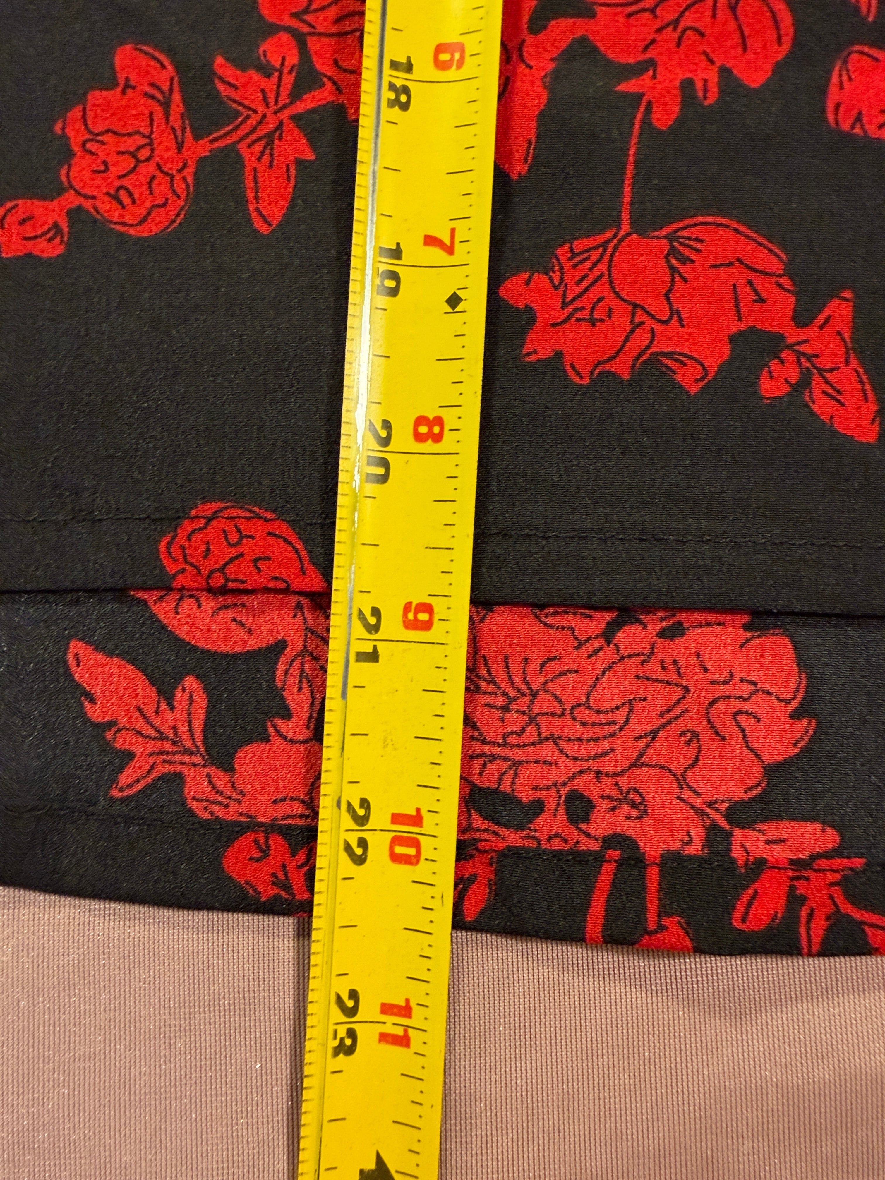 SHEIN Black & Red Floral Scallop-Hem Blouse – Size M