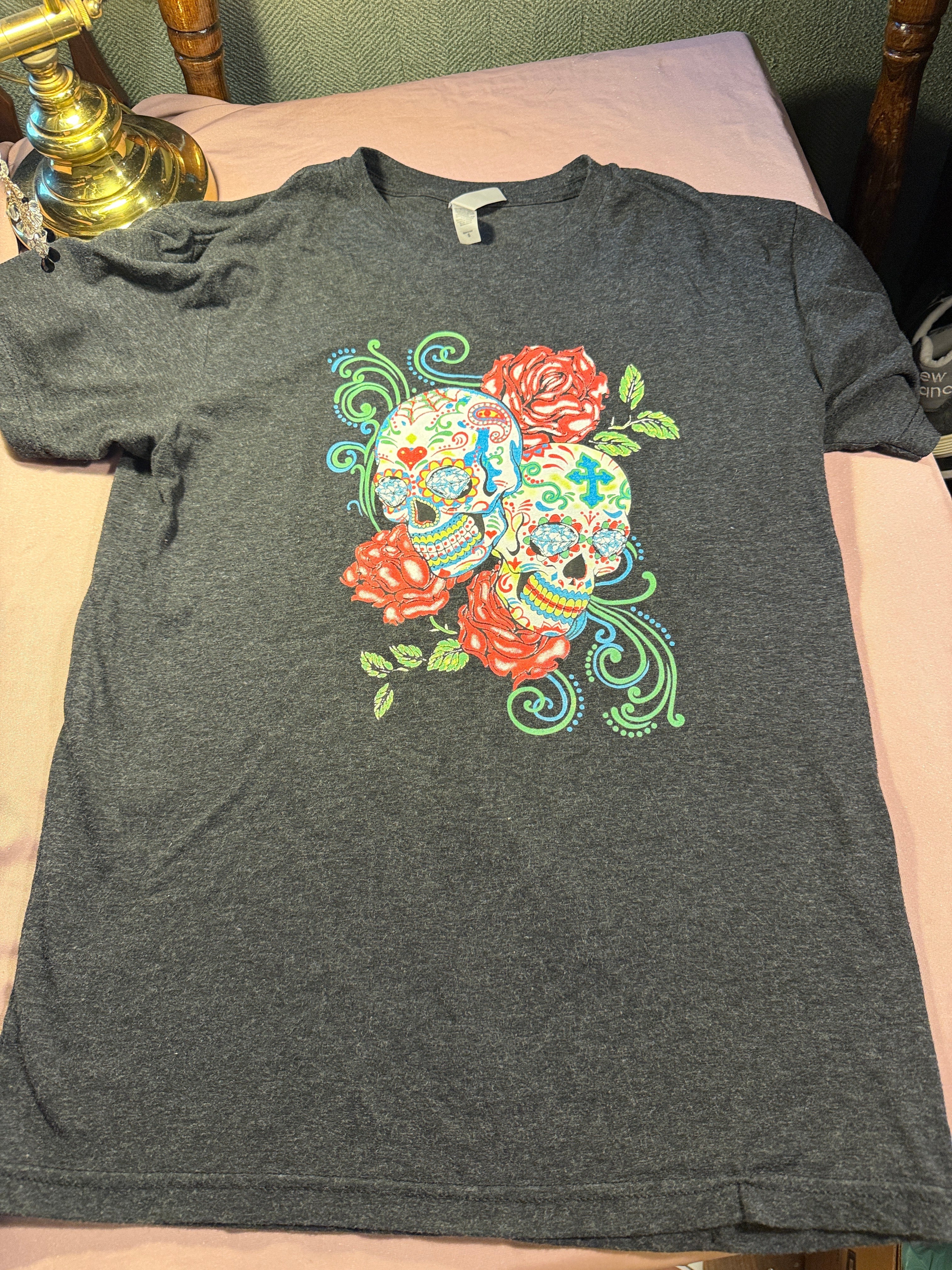 Sugar Skull Roses Graphic Tee – Heather Gray