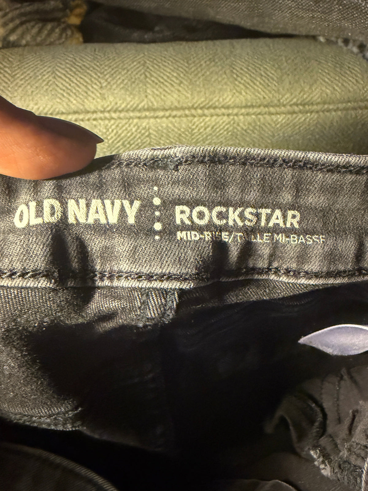 Old Navy Rockstar Mid-Rise Skinny Jeans – Size 6