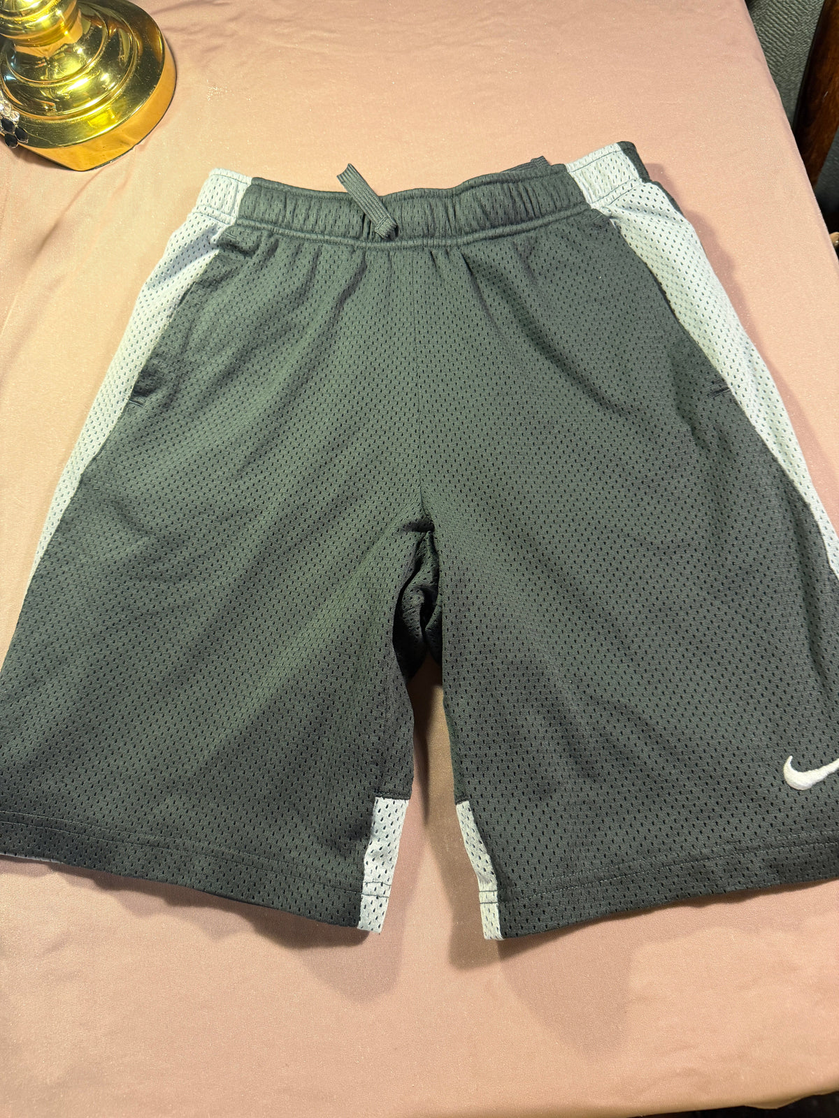 Nike Mesh Basketball Shorts – Gray & White (Size M)