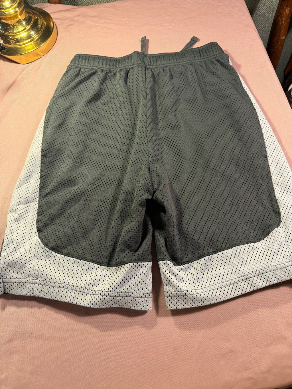 Nike Mesh Basketball Shorts – Gray & White (Size M)