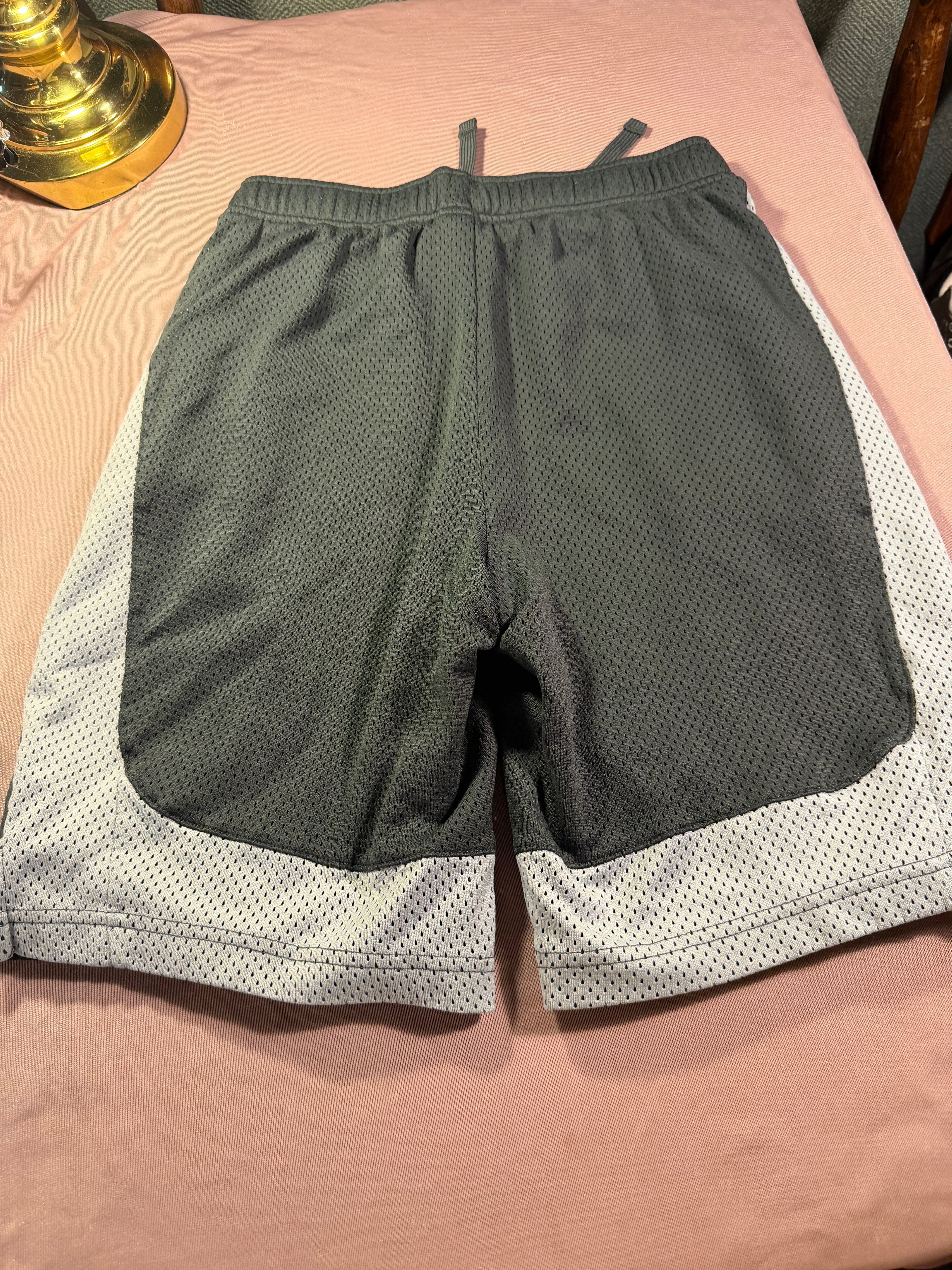 Nike Mesh Basketball Shorts – Gray & White (Size M)