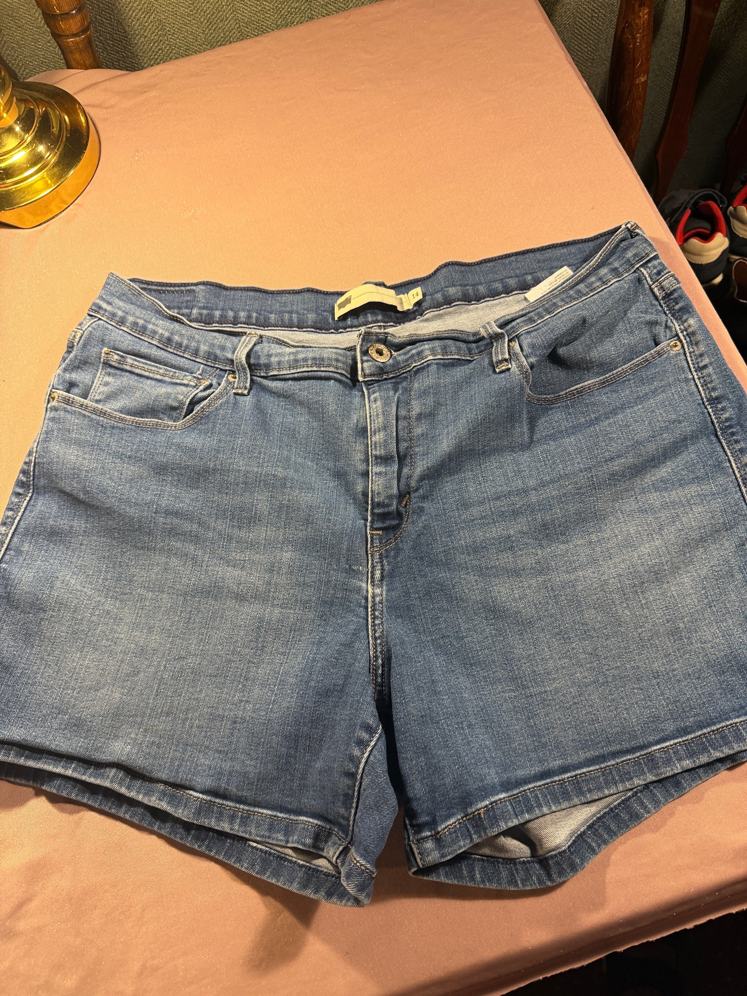 Levi's Denim Shorts – Size 14