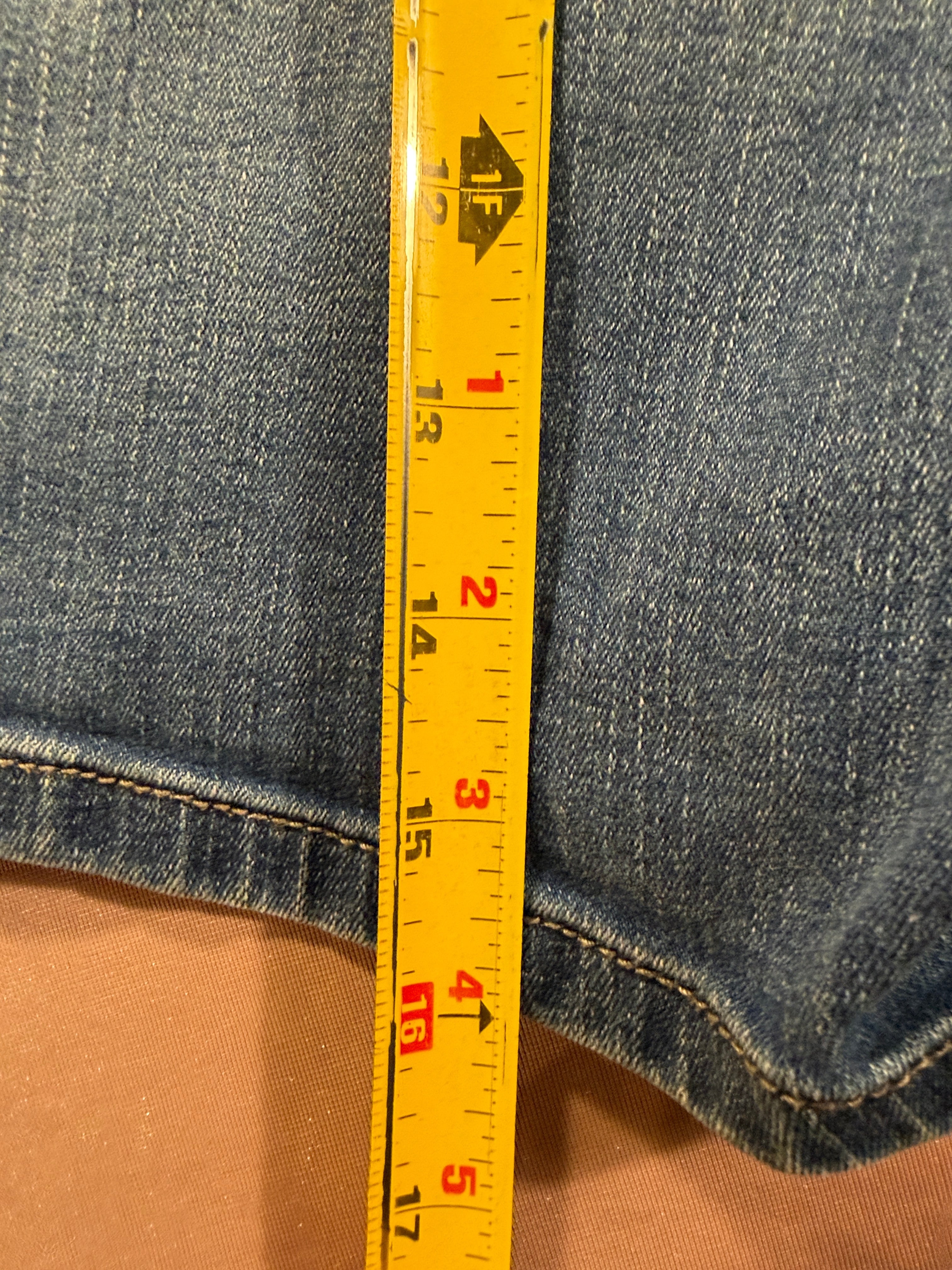 Levi's Denim Shorts – Size 14