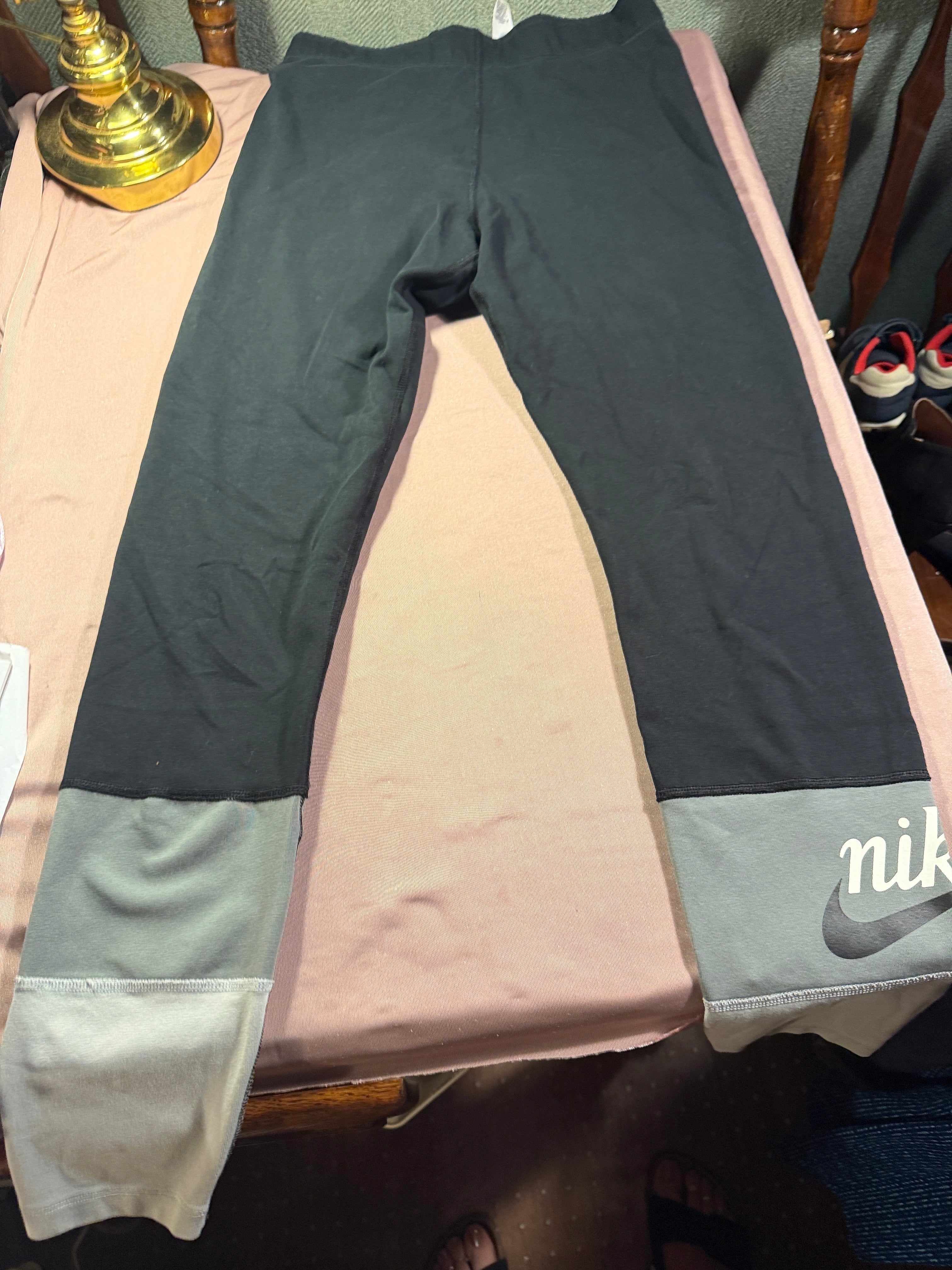 Nike Color Block Leggings – Size M