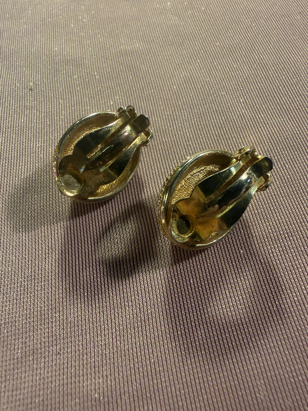 Vintage Oval Pearl Cabochon Clip-On Earrings – Gold Tone Rope Border