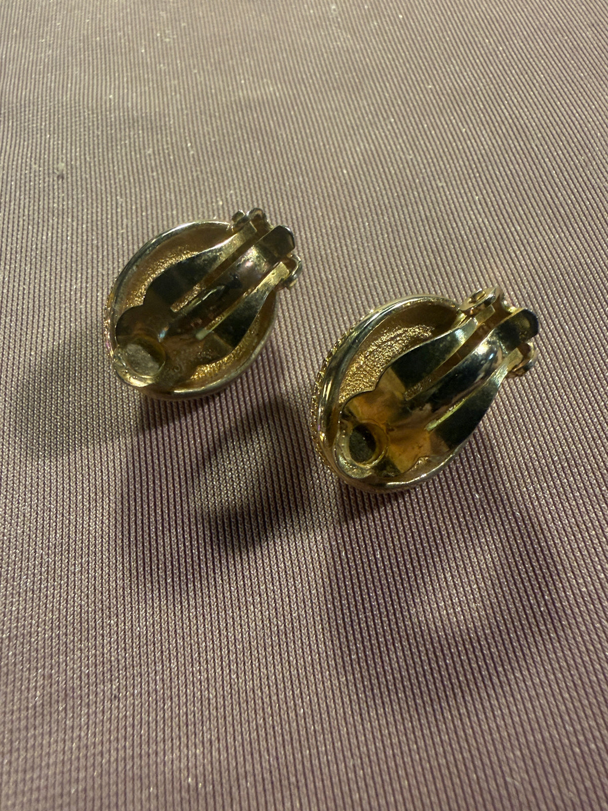 Vintage Oval Pearl Cabochon Clip-On Earrings – Gold Tone Rope Border