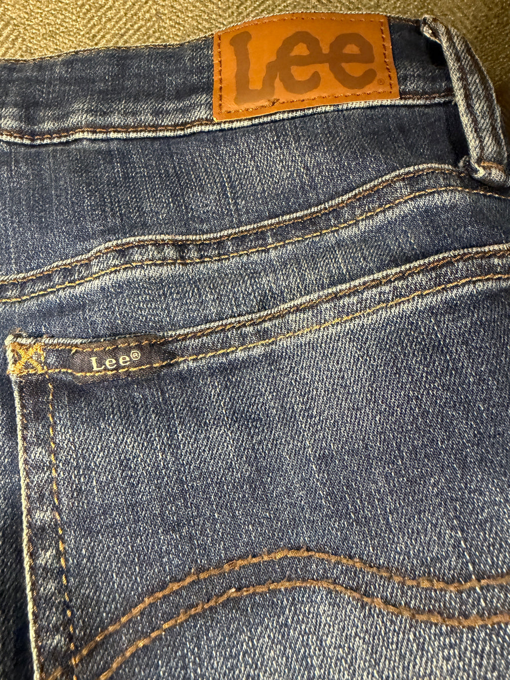 Lee Regular Fit Boot Cut Mid Rise Jeans – Size 8M
