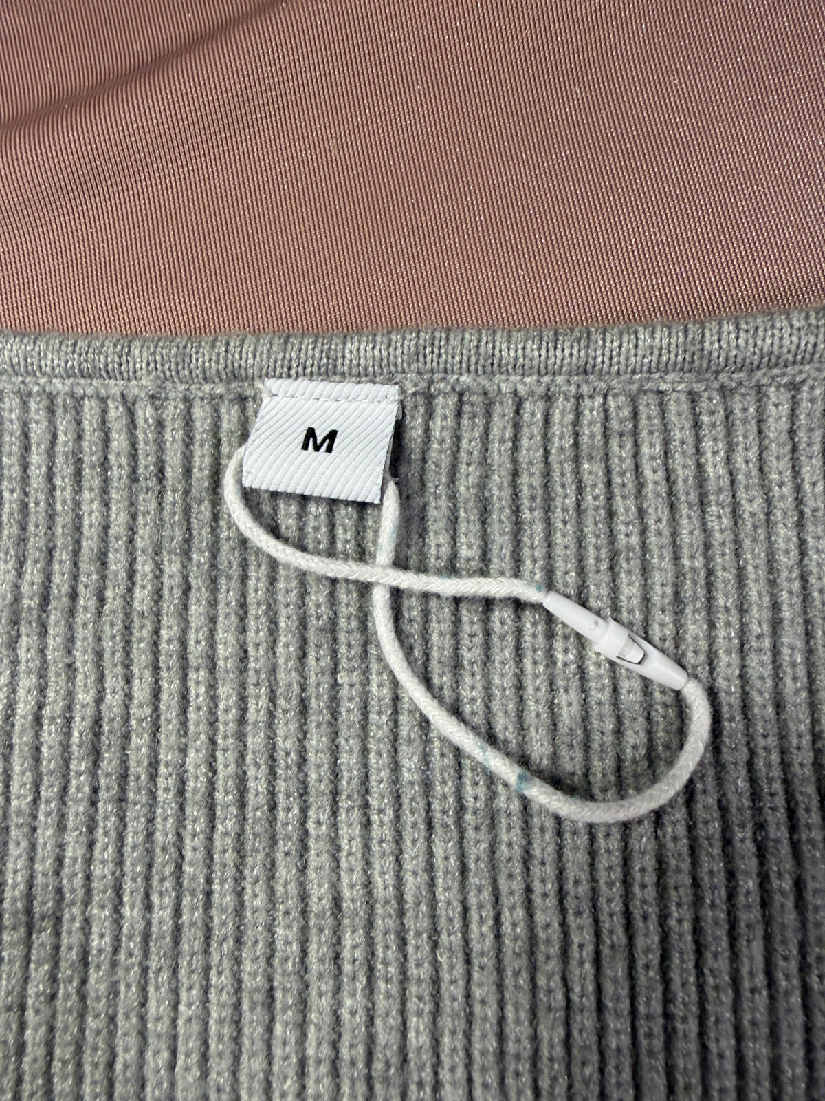 H&M Light Gray Ribbed V-Neck Sweater – Size M