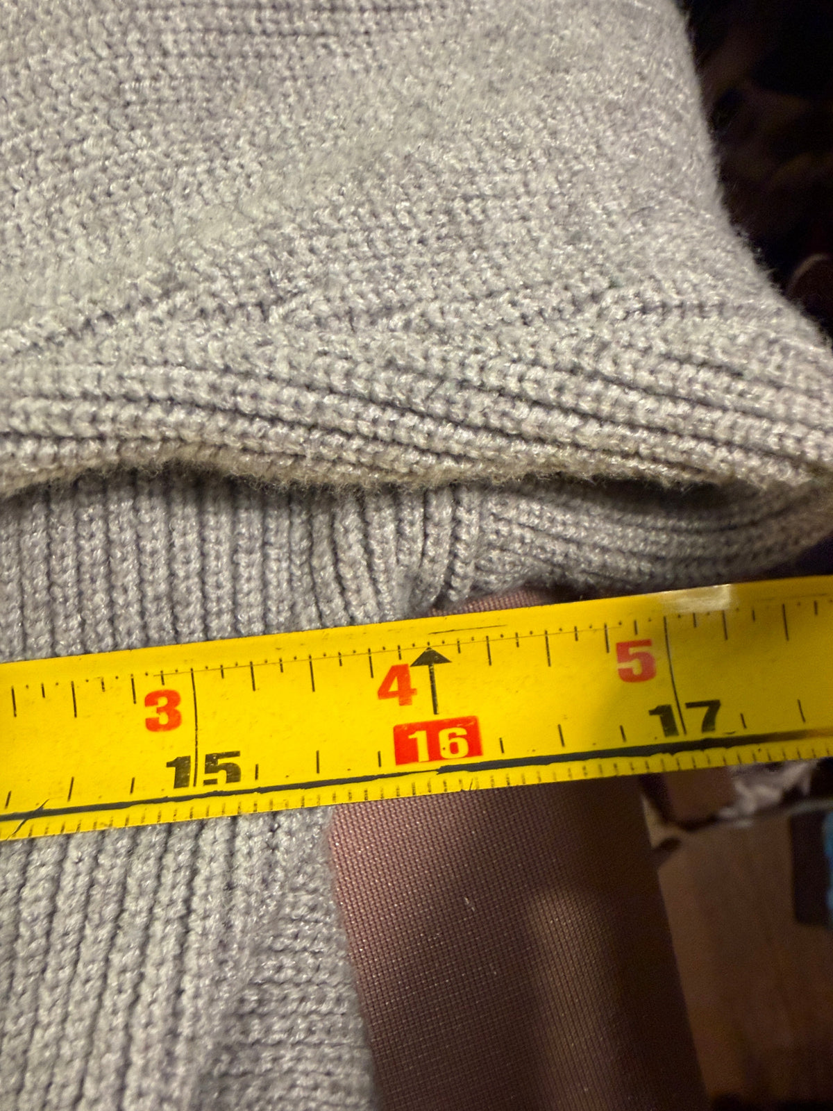 H&M Light Gray Ribbed V-Neck Sweater – Size M