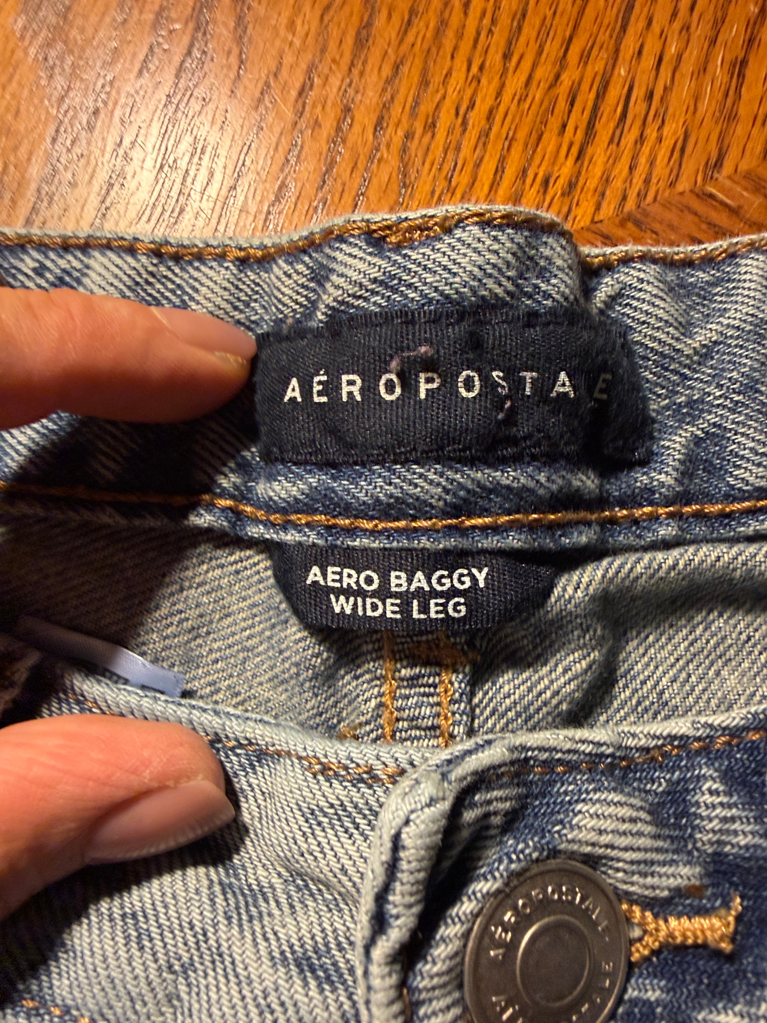 Aeropostale Light Wash Wide Leg Jeans – Women's Size 2 Short