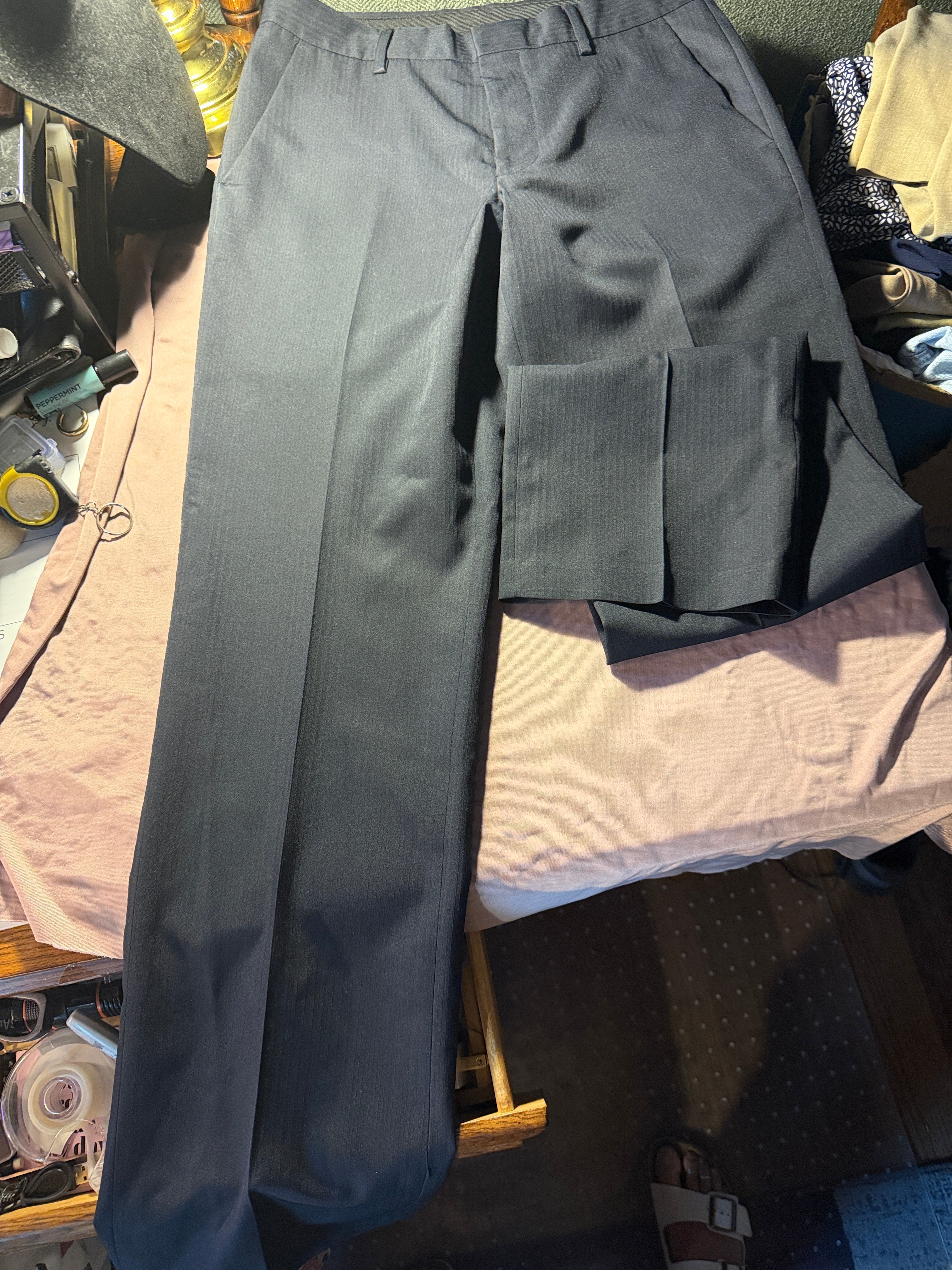 Van Heusen women’s Gray Herringbone Dress Pants – Size 30x32