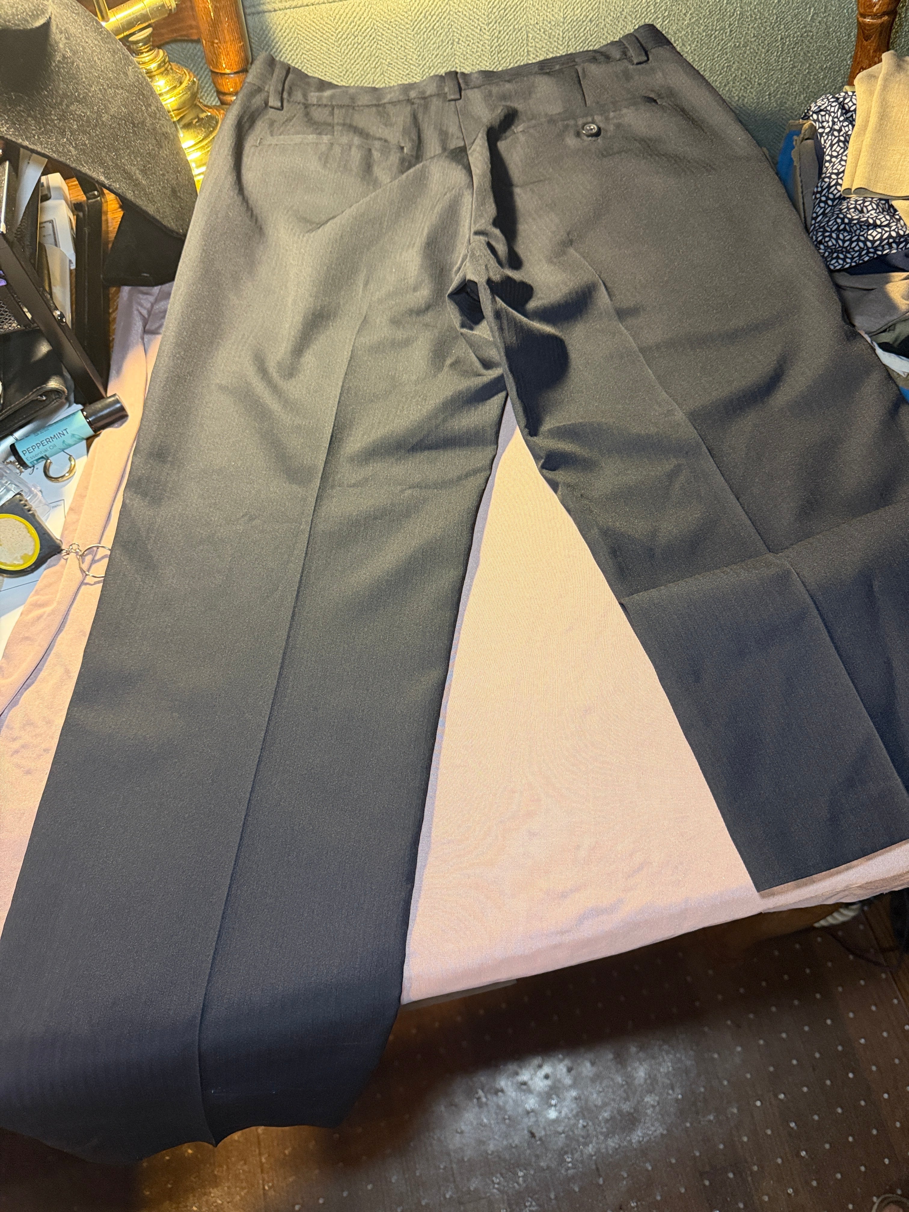 Van Heusen women’s Gray Herringbone Dress Pants – Size 30x32