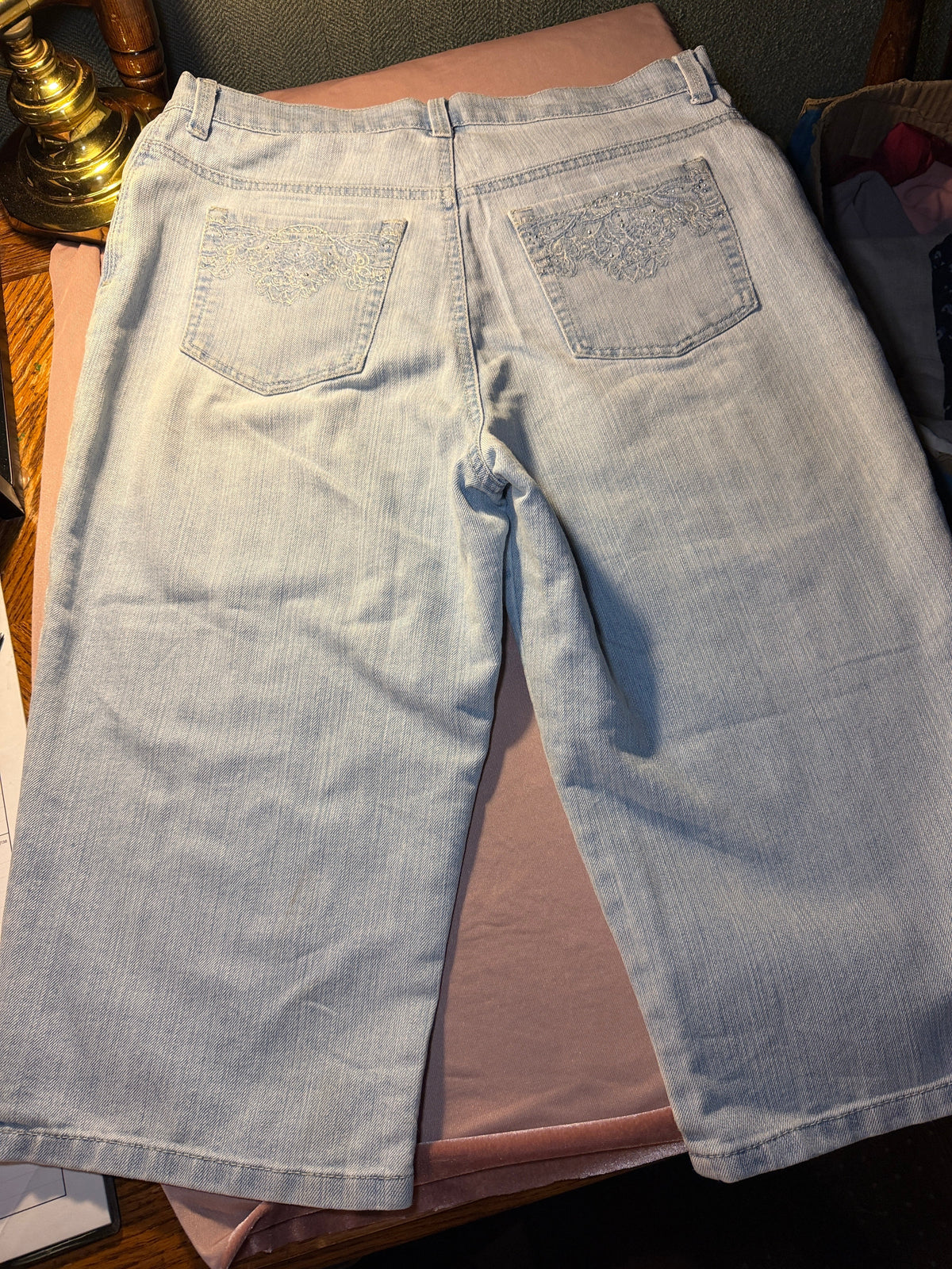 Gloria Vanderbilt Light Wash Capri Jeans – Size 10