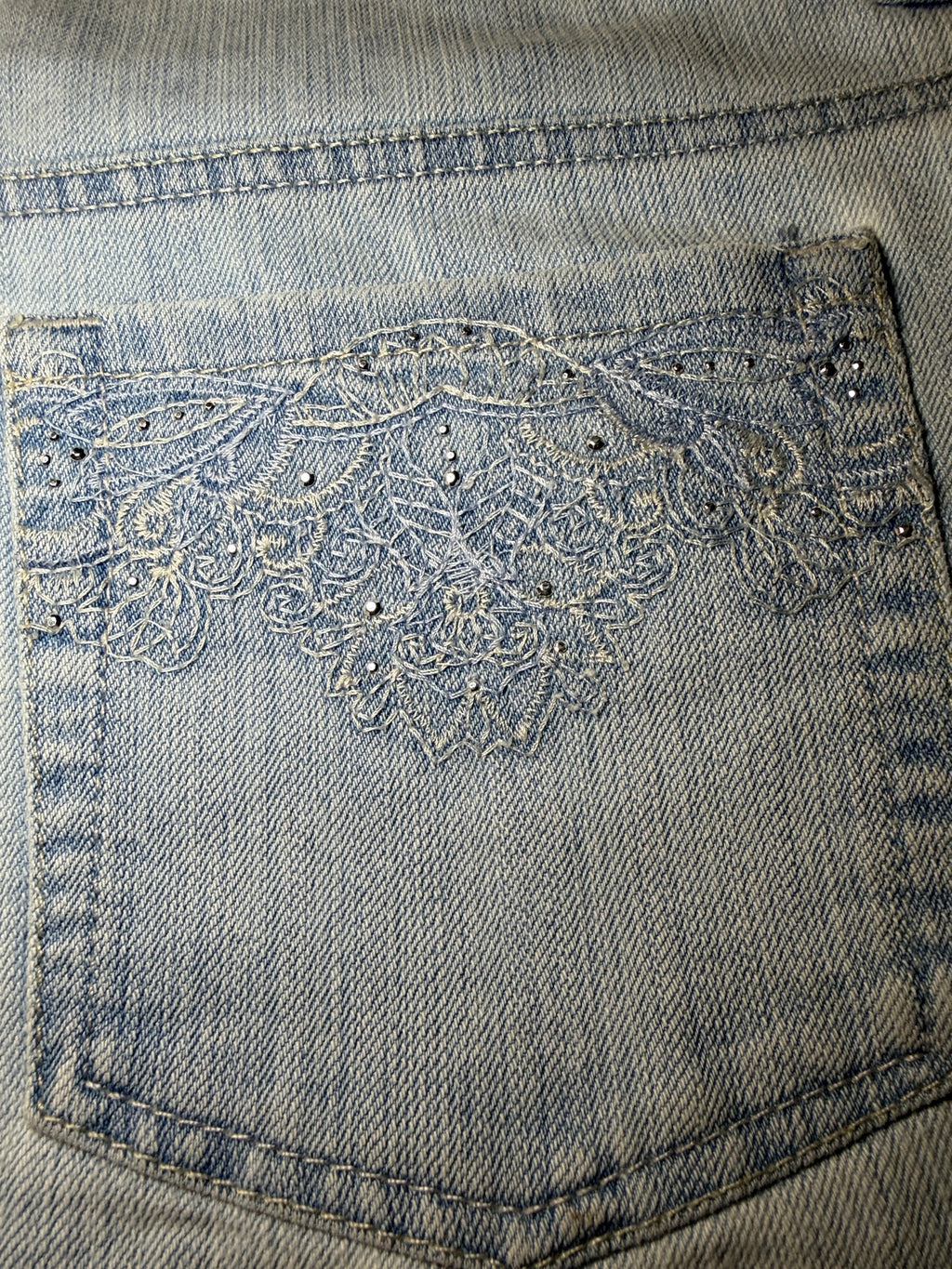 Gloria Vanderbilt Light Wash Capri Jeans – Size 10