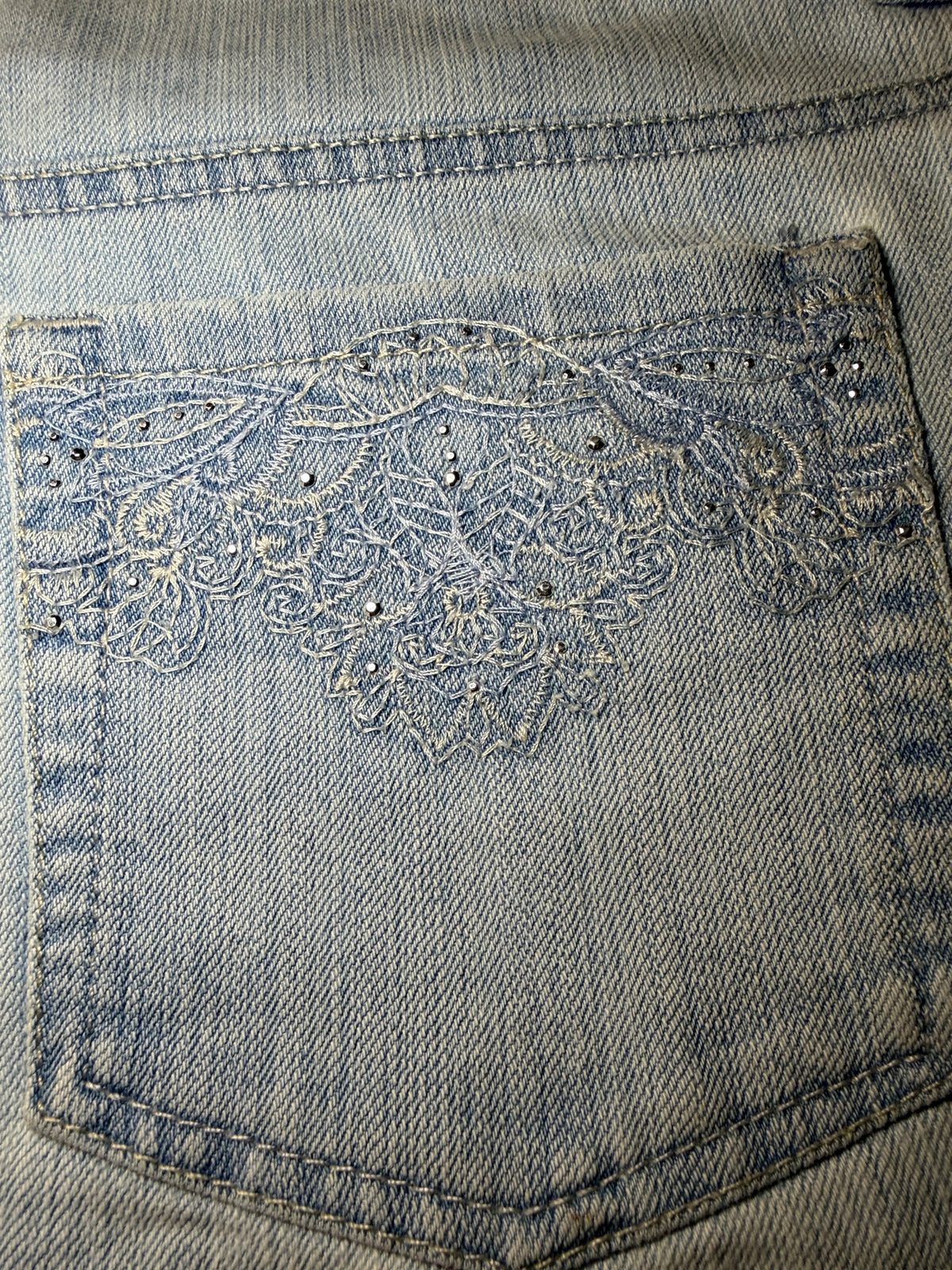 Gloria Vanderbilt Light Wash Capri Jeans – Size 10