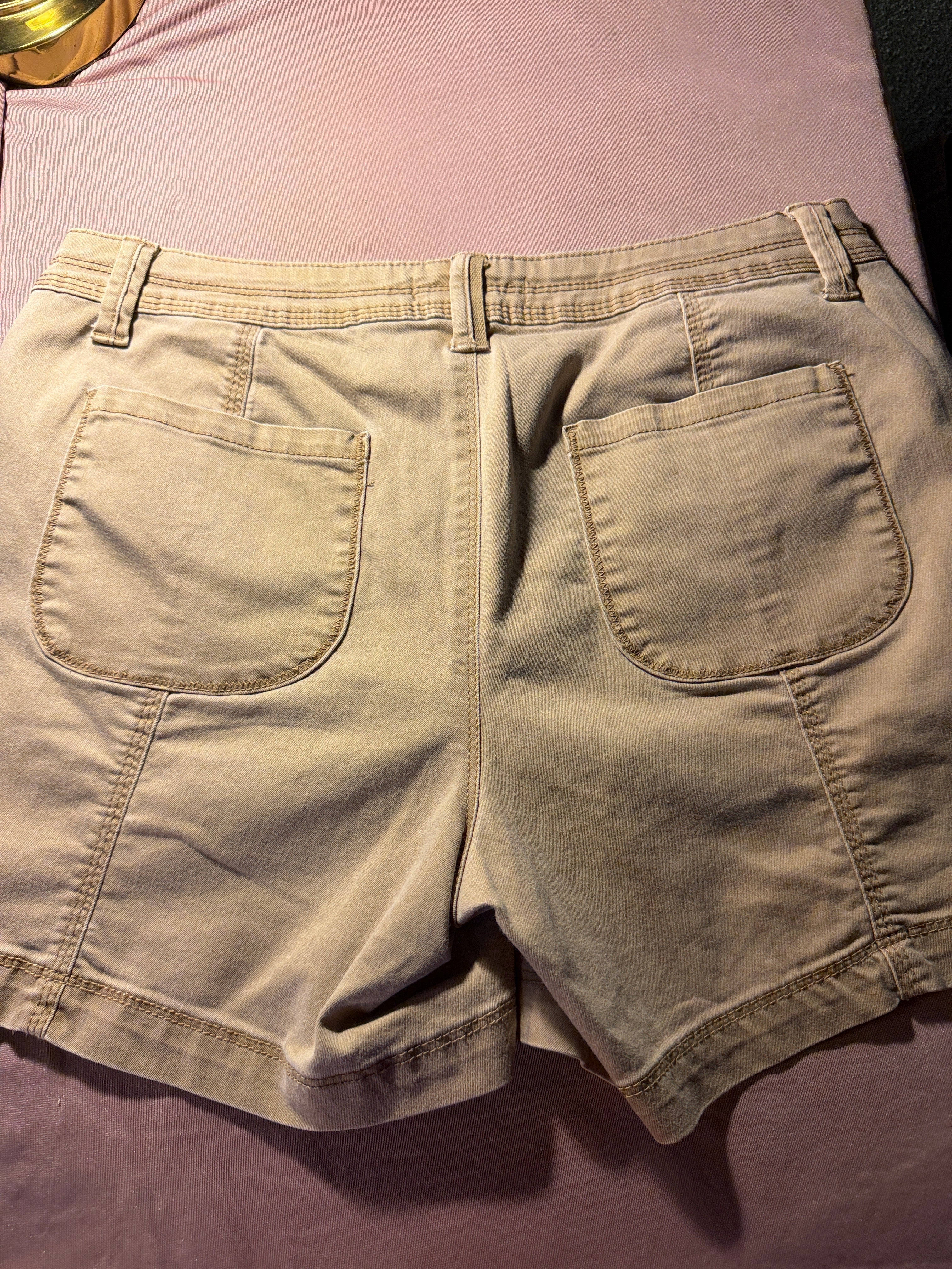 Naturals Reflections High-Rise Khaki Shorts – Size 8