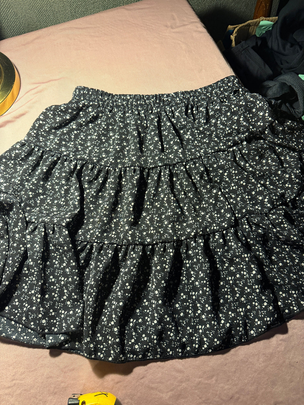 Romwe Black Ditsy Floral Tiered Ruffle Mini Skirt – Size Small