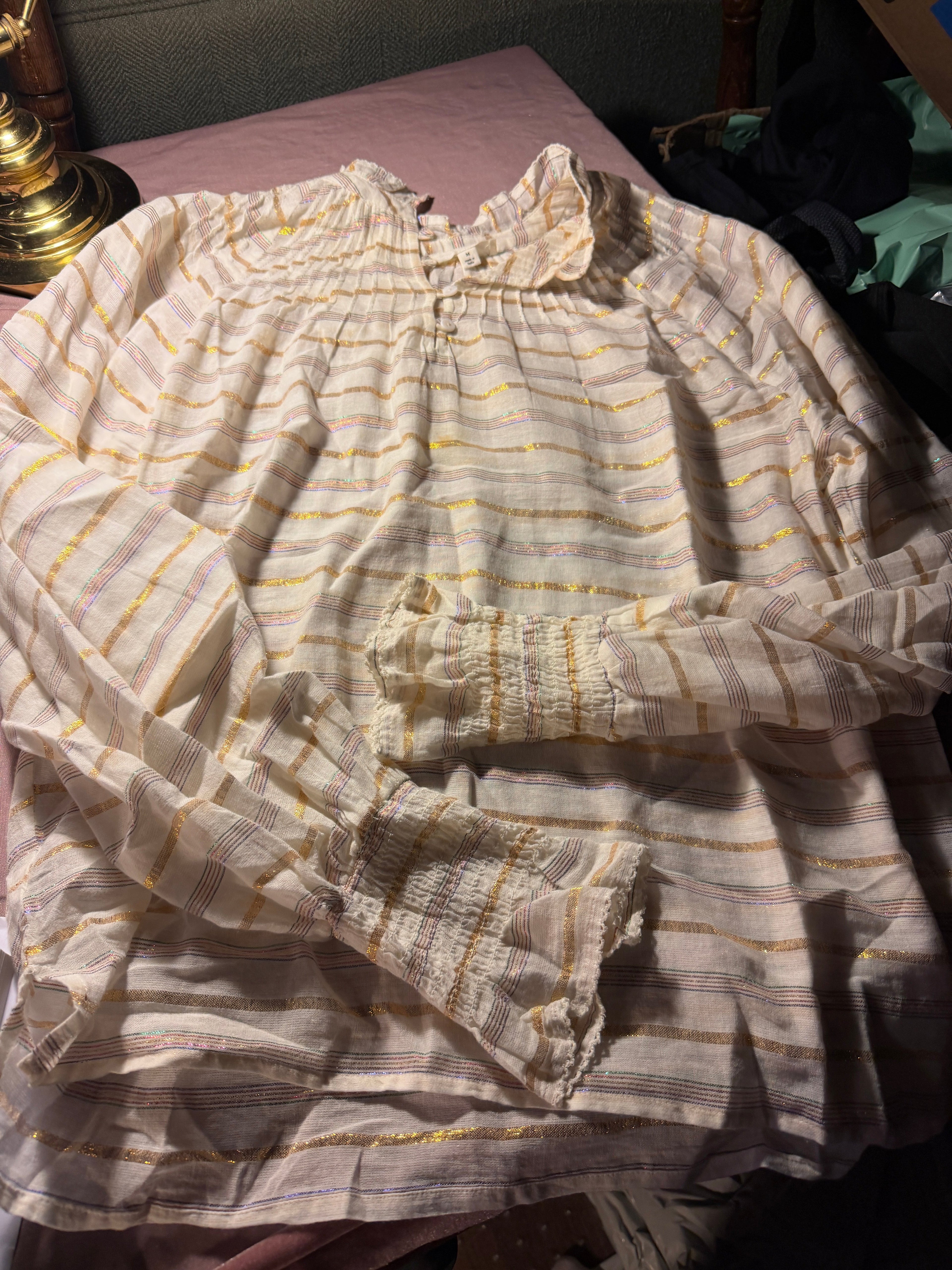 A Loves A Metallic Stripe Smocked Blouse – Ivory/Gold (M)